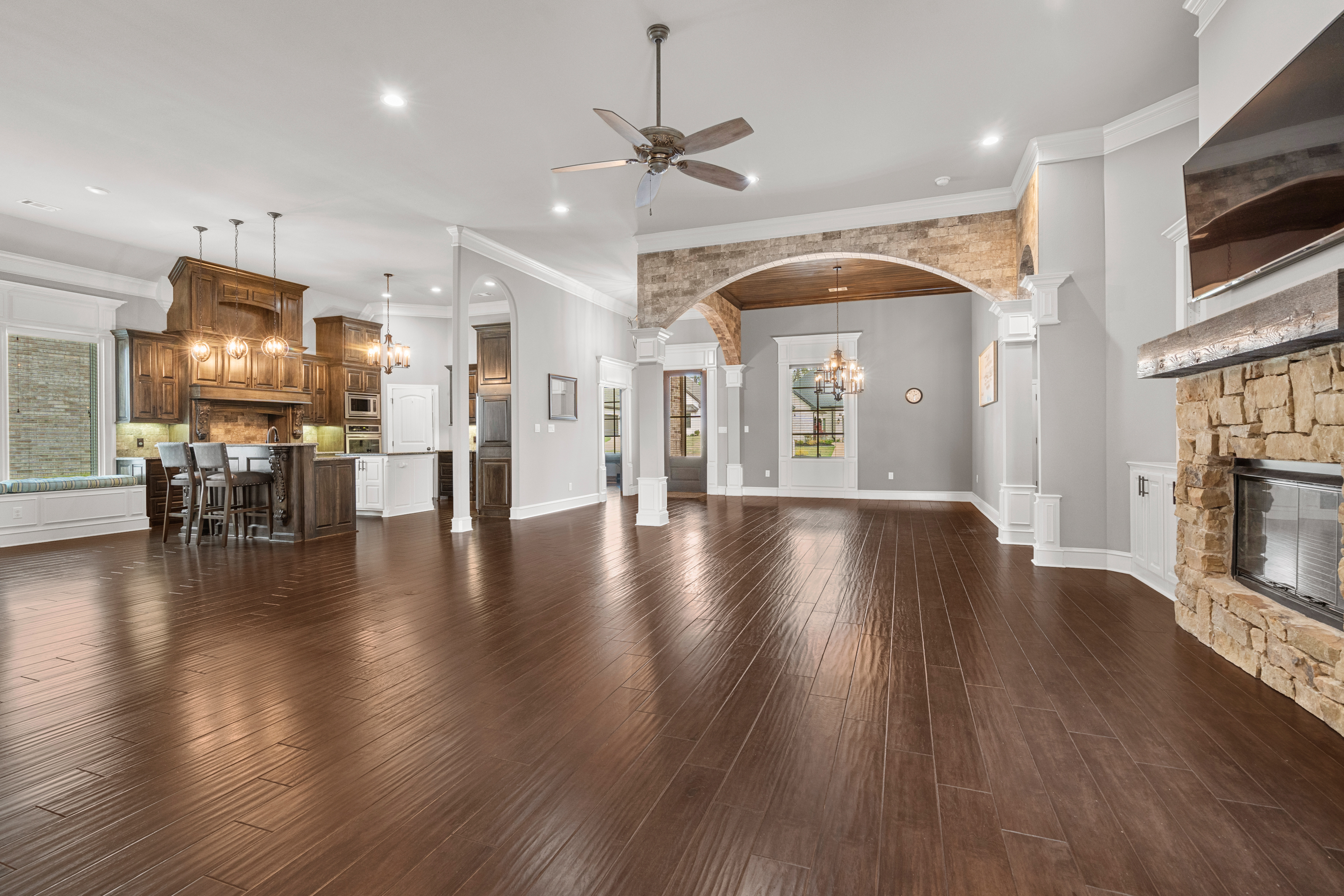 Hot Springs, Arkansas, 71901, United States, 4 Bedrooms Bedrooms, ,4 BathroomsBathrooms,Residential,For Sale,1760165