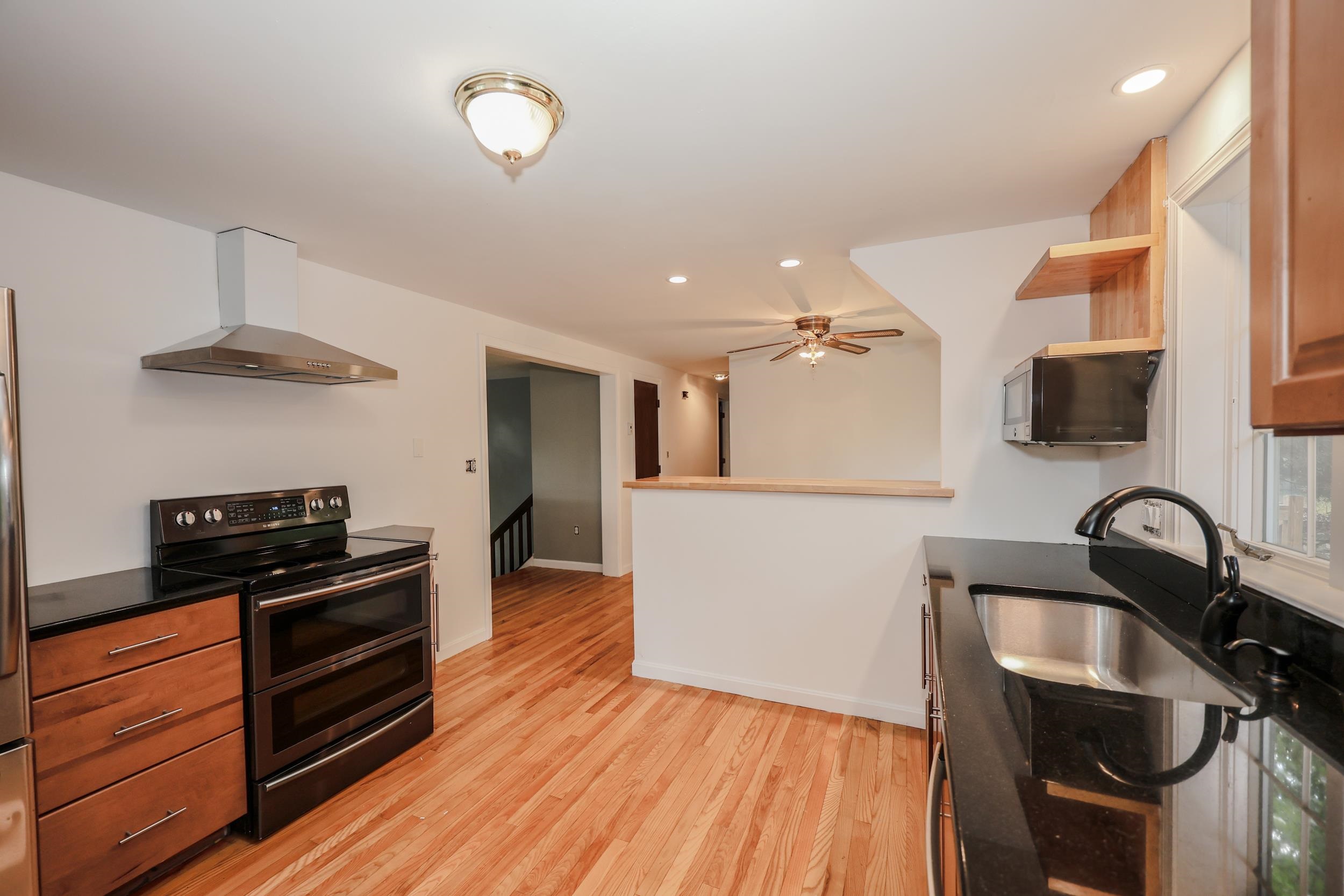 Nashua, New Hampshire, 03061, United States, 3 Bedrooms Bedrooms, ,1 BathroomBathrooms,Residential,For Sale,1942147