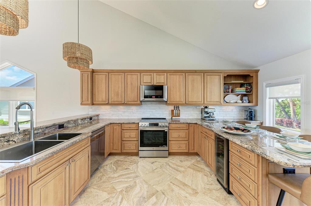 Bradenton, Florida, 34210, United States, 2 Bedrooms Bedrooms, ,2 BathroomsBathrooms,Residential,For Sale,1897662