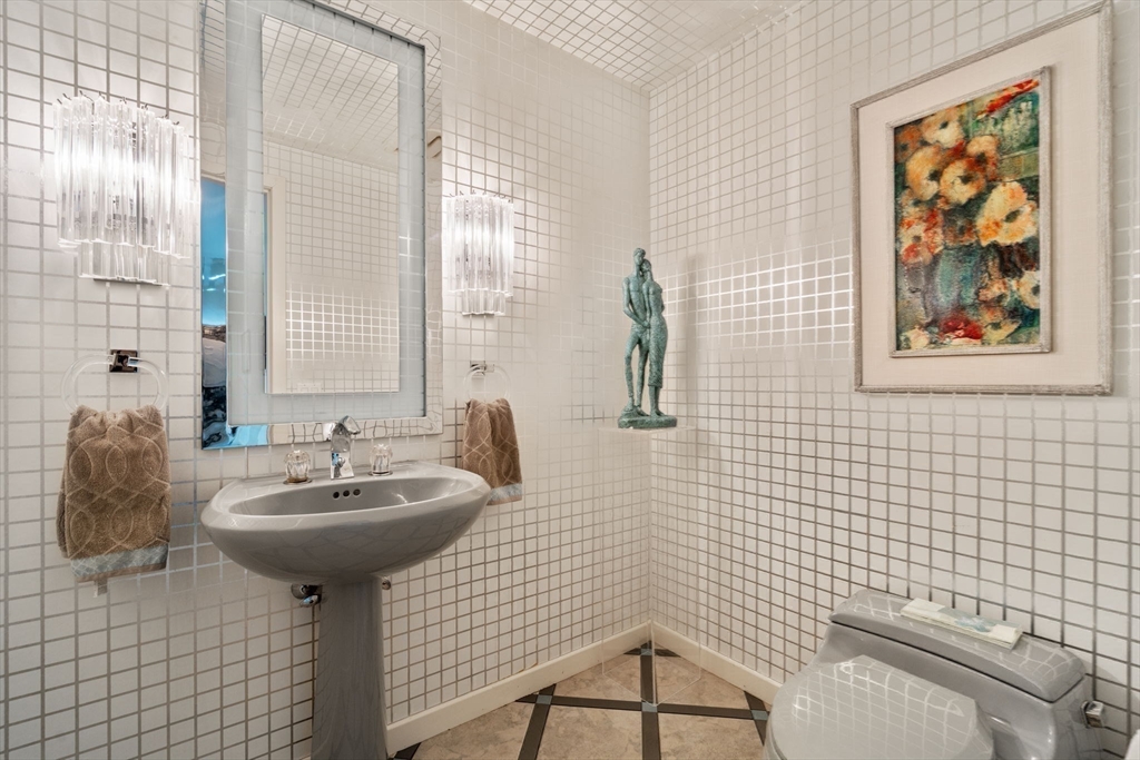 Boston, Massachusetts, 02467, United States, 2 Bedrooms Bedrooms, ,3 BathroomsBathrooms,Residential,For Sale,1940197
