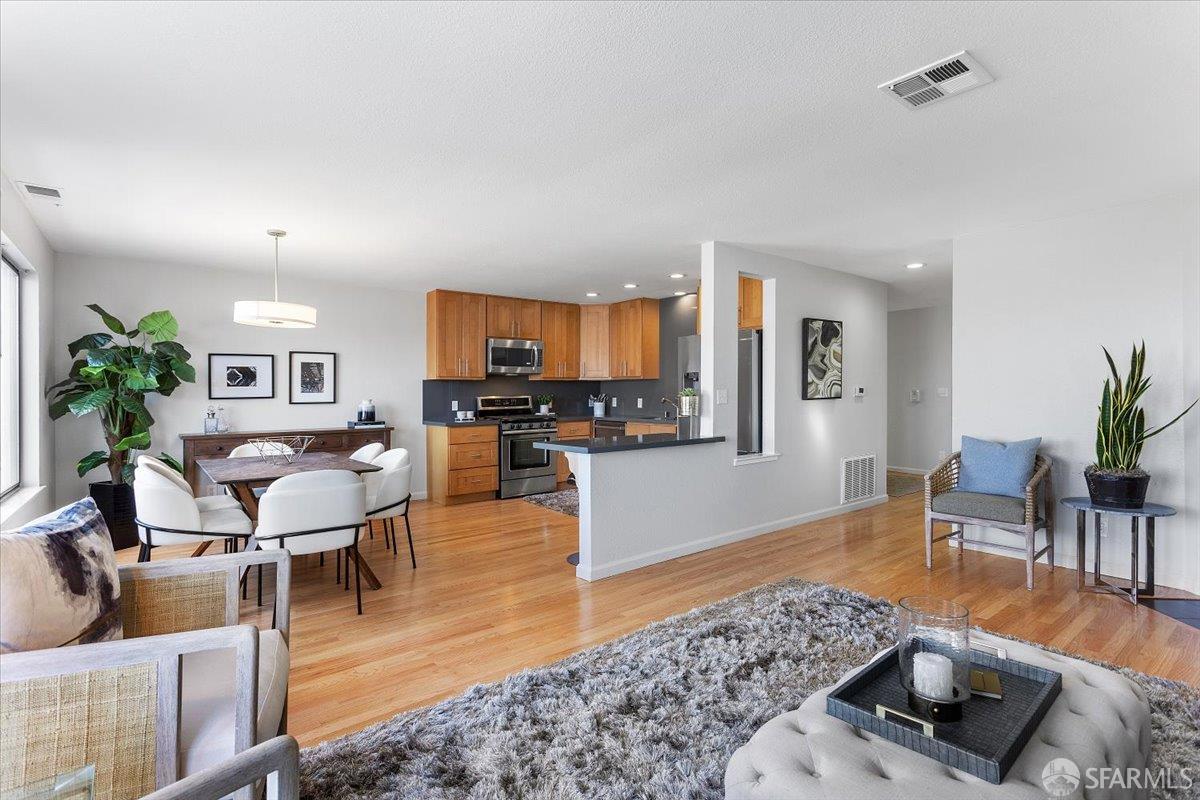 San Francisco, California, 94124, United States, 3 Bedrooms Bedrooms, ,2 BathroomsBathrooms,Residential,For Sale,2001801