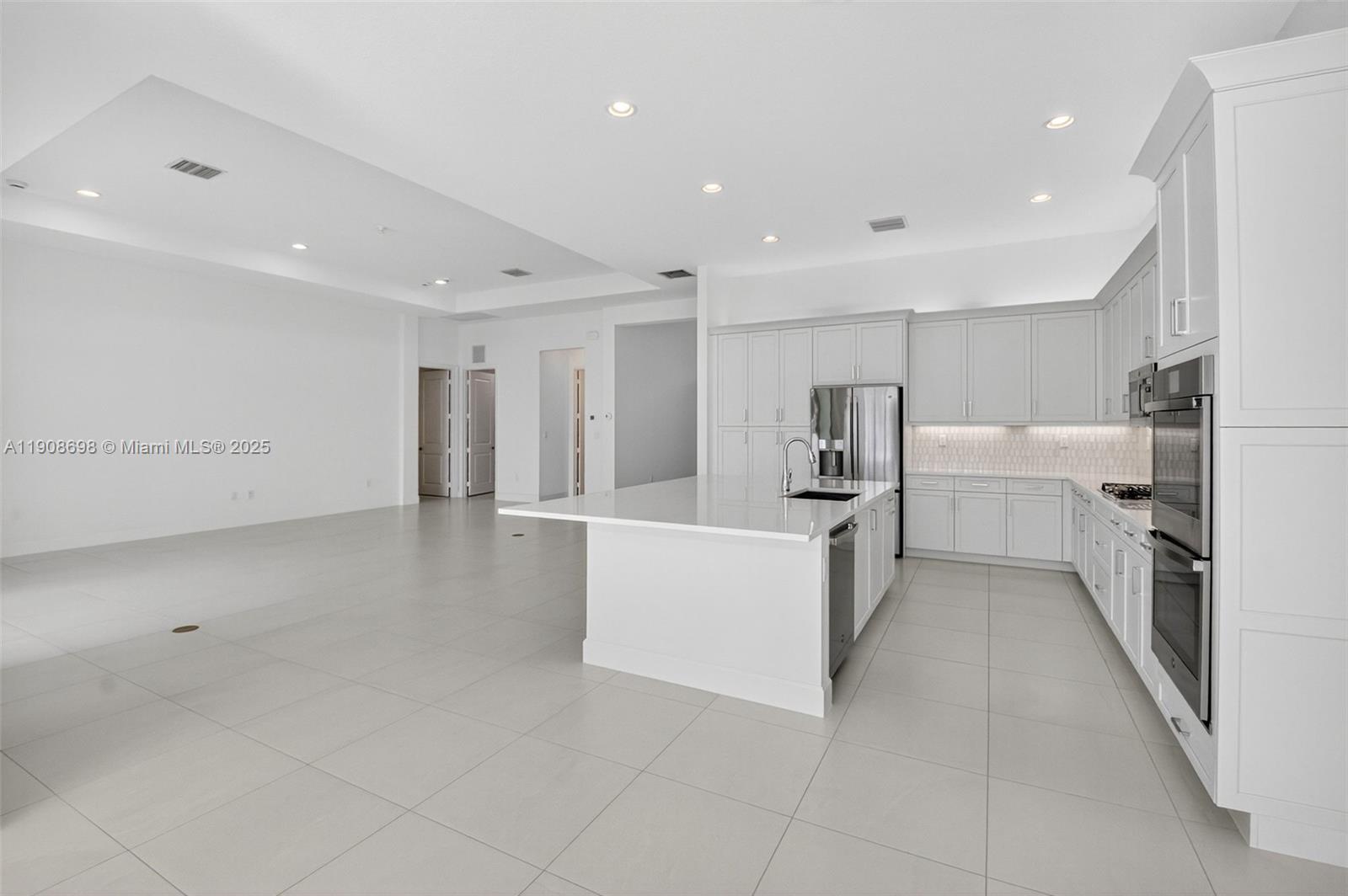 Boynton Beach, Florida, 33473, United States, 3 Bedrooms Bedrooms, ,4 BathroomsBathrooms,Residential,For Sale,1991077