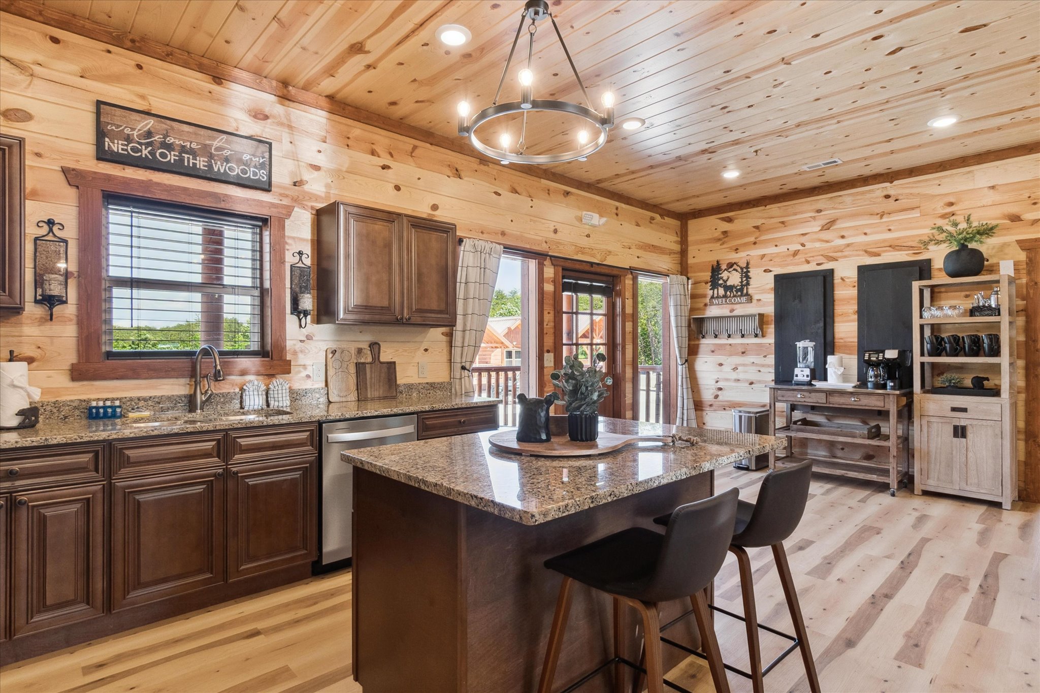 Sevierville, Tennessee, 37876, United States, 8 Bedrooms Bedrooms, ,9 BathroomsBathrooms,Residential,For Sale,1981124