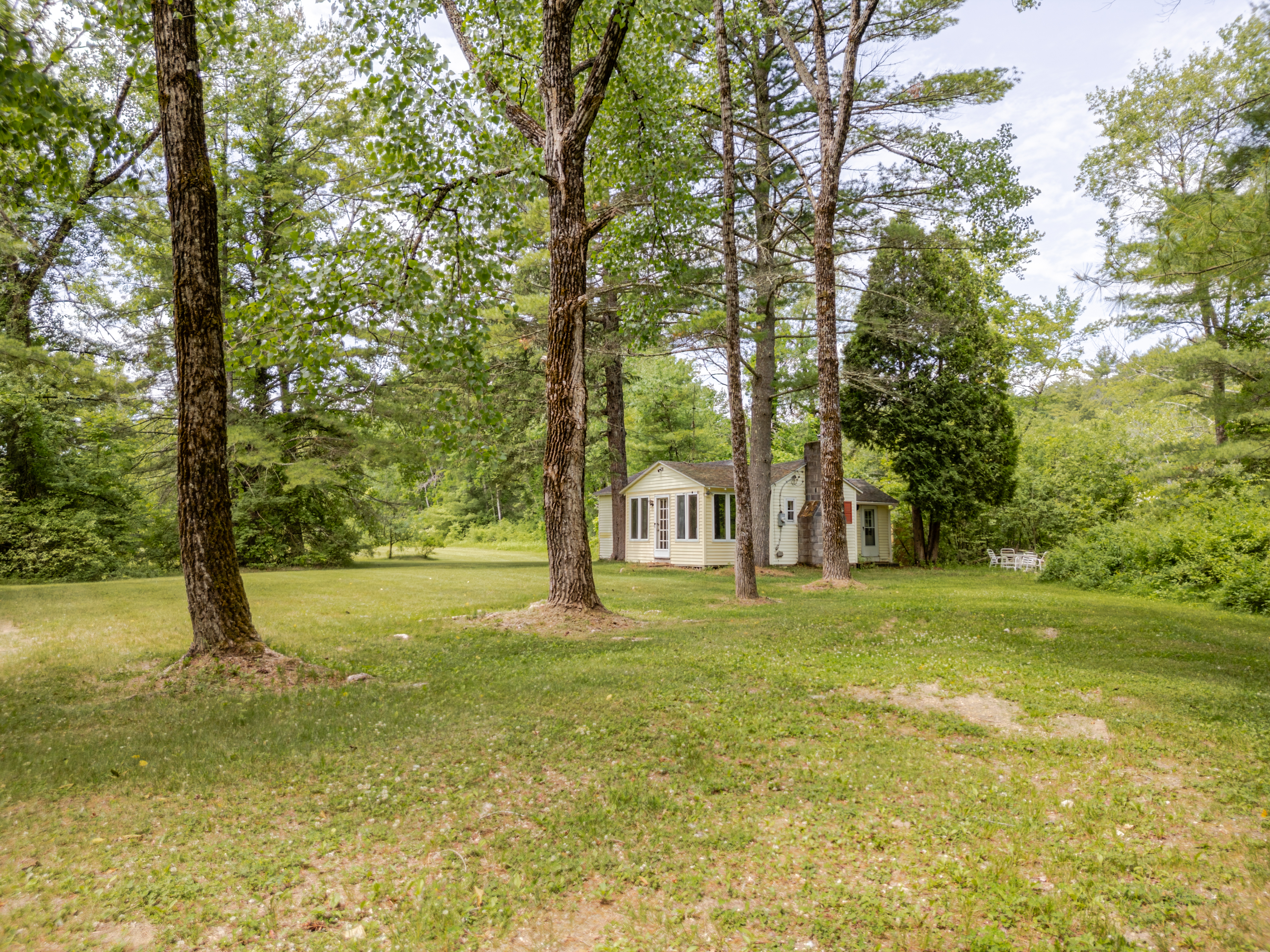  Berkshire Lakeside Living: 2-Acres and a Cottage by the Lake - 物件實景