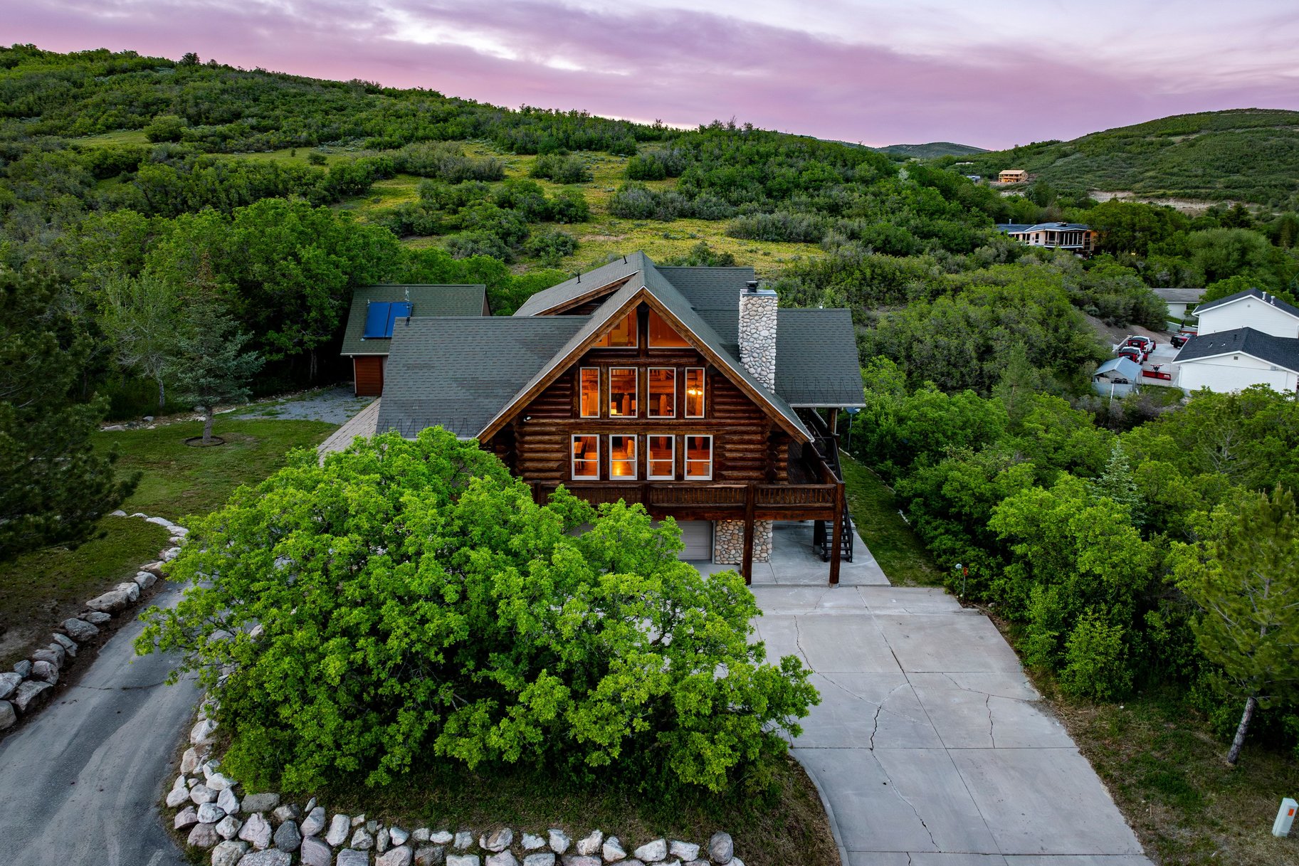  Refined Mountain Home on 1.27 Acres Near Snowbasin - 物件實景
