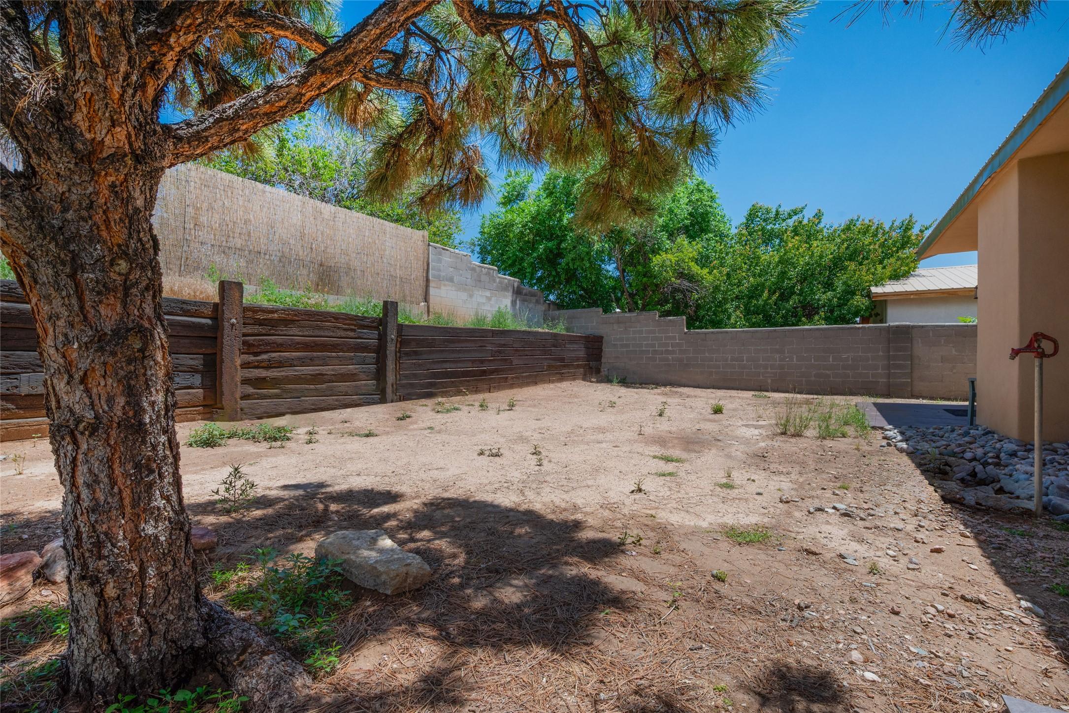 Santa Fe, New Mexico, 87507, United States, 3 Bedrooms Bedrooms, ,2 BathroomsBathrooms,Residential,For Sale,1877407