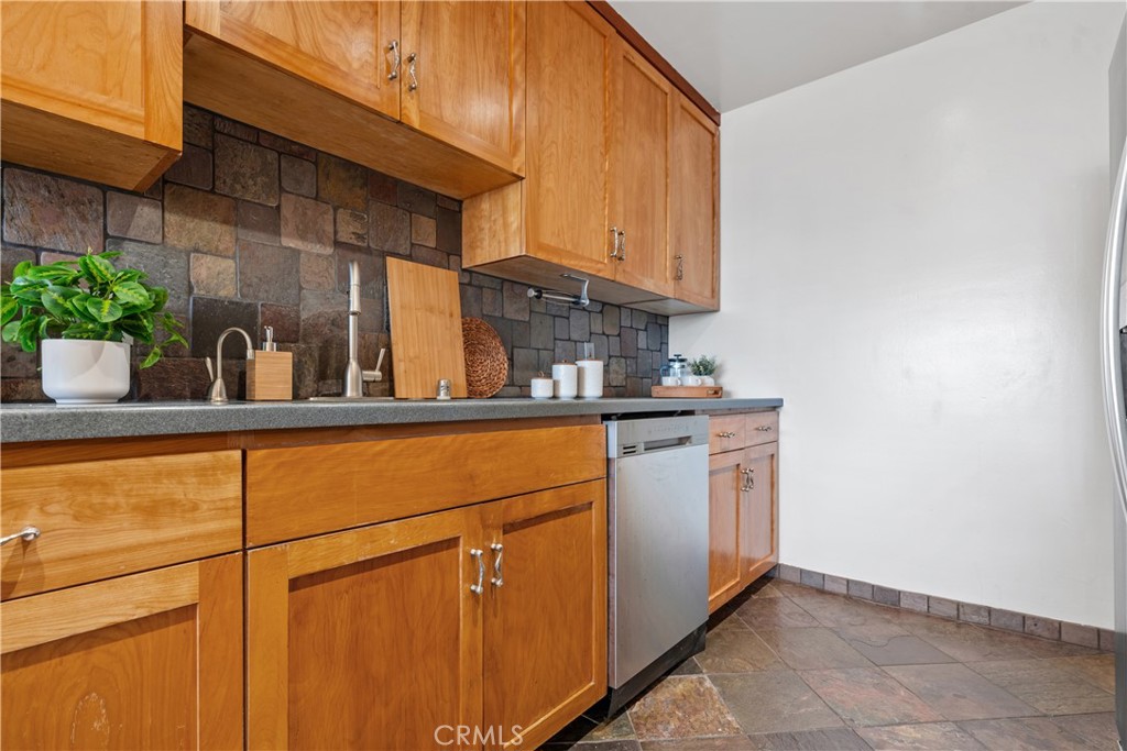 Santa Monica, California, 90403, United States, 2 Bedrooms Bedrooms, ,2 BathroomsBathrooms,Residential,For Sale,1990936