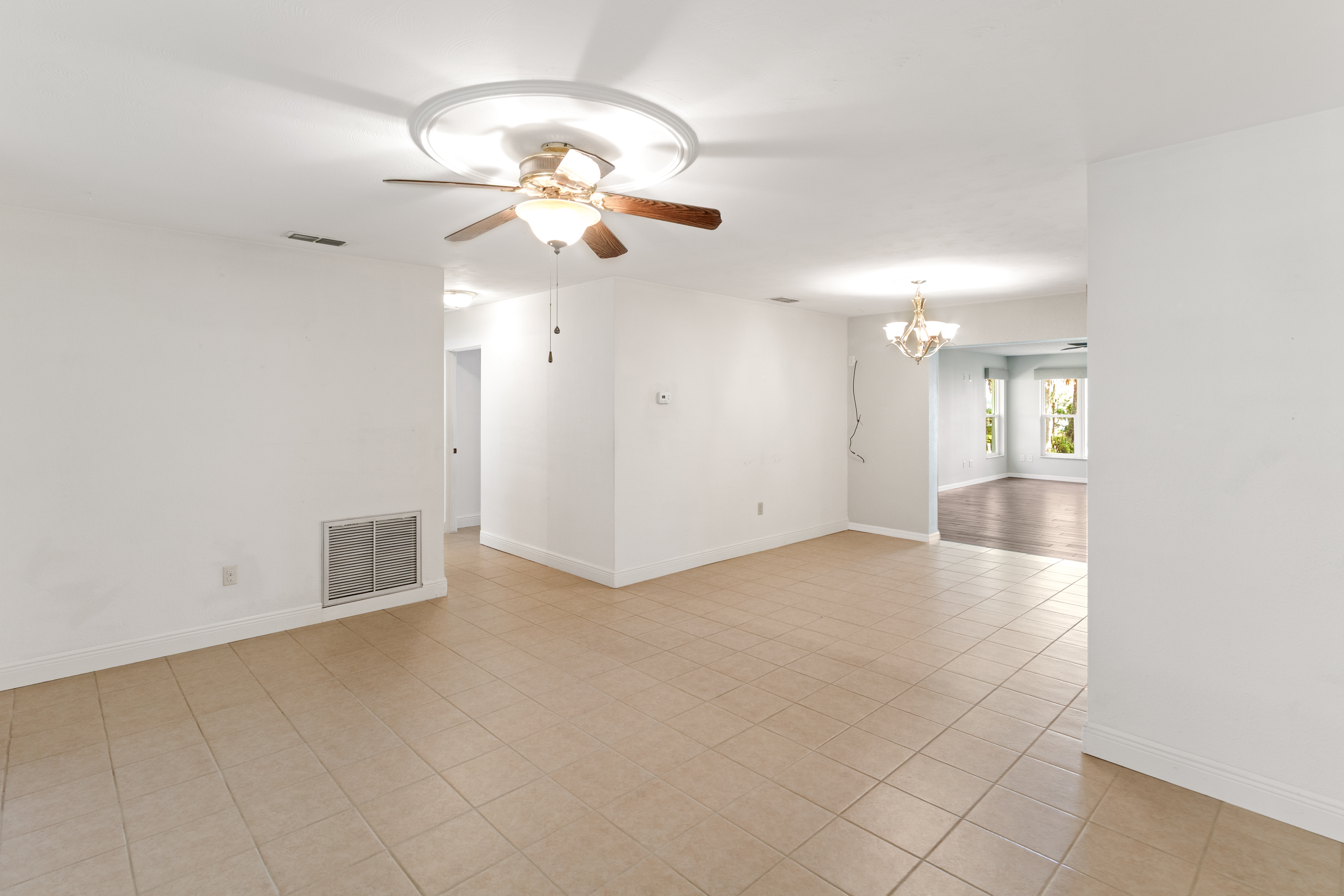 Wildwood, Florida, 34785, United States, 4 Bedrooms Bedrooms, ,2 BathroomsBathrooms,Residential,For Sale,1937472