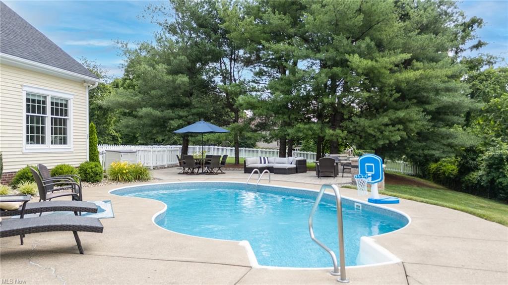 Marietta, Ohio, 45750, United States, 4 Bedrooms Bedrooms, ,5 BathroomsBathrooms,Residential,For Sale,1931542