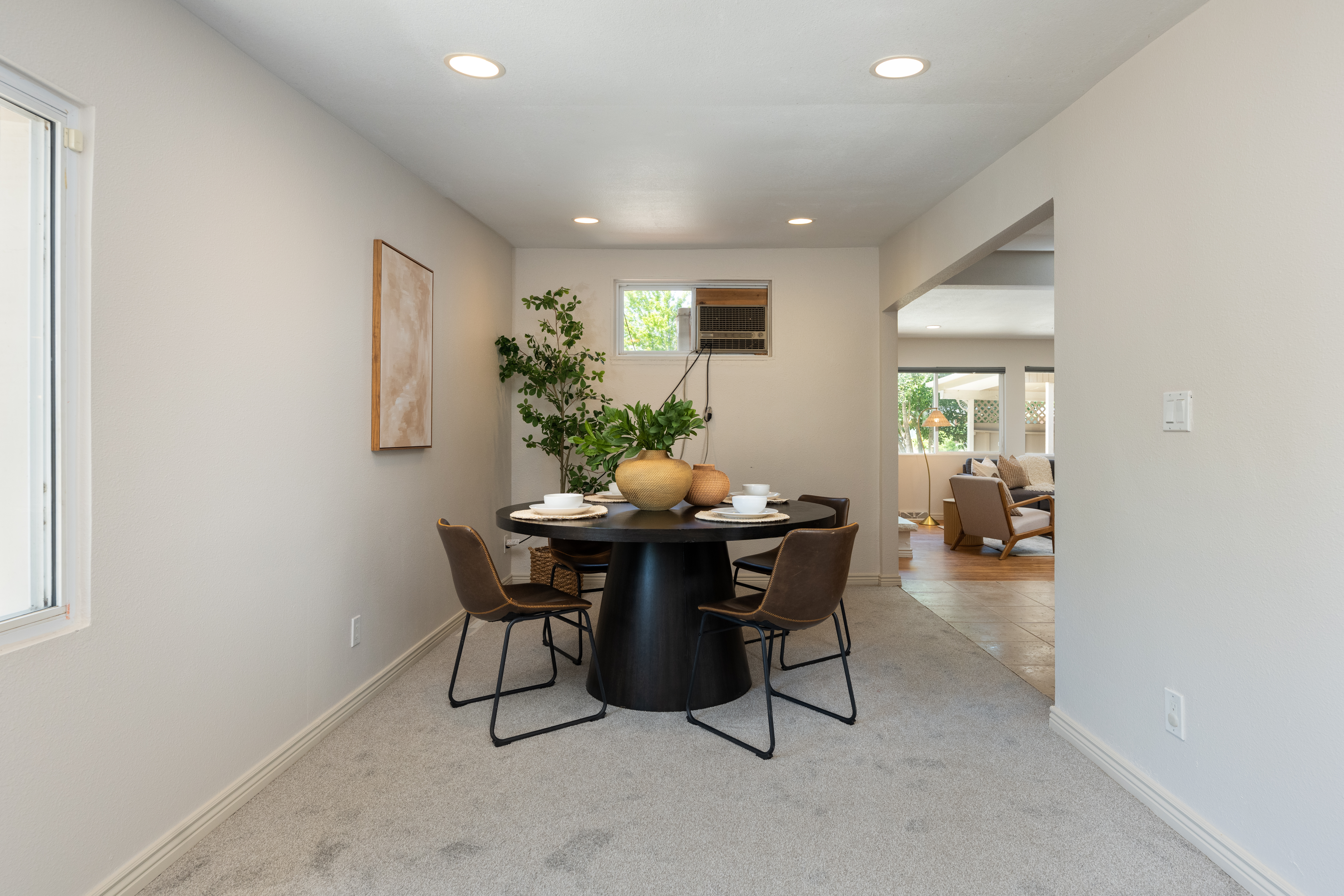  Beautiful mid-century modern home offering the perfect blend - 物件實景