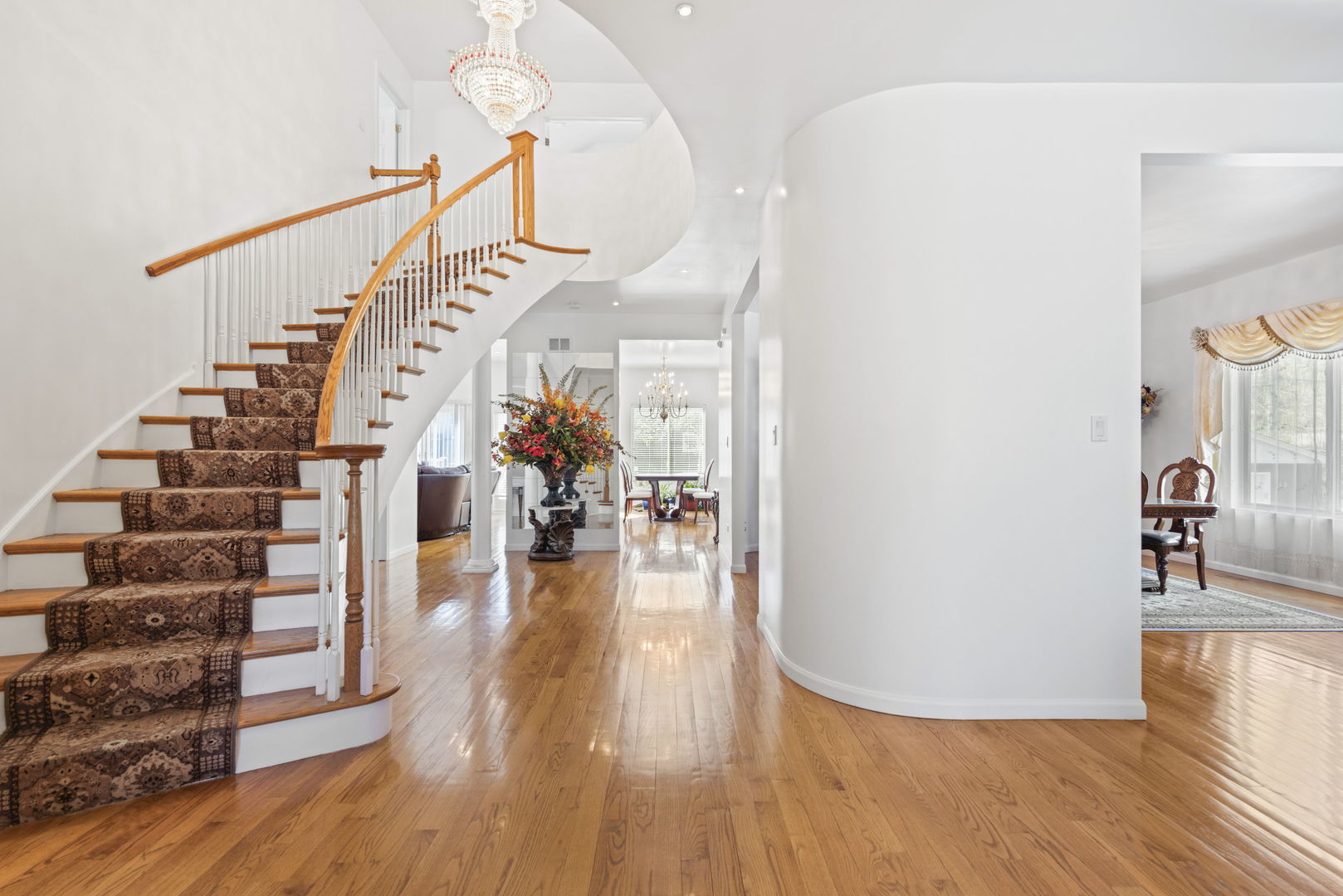 Lincolnshire, Illinois, 60069, United States, 4 Bedrooms Bedrooms, ,4 BathroomsBathrooms,Residential,For Sale,1877536