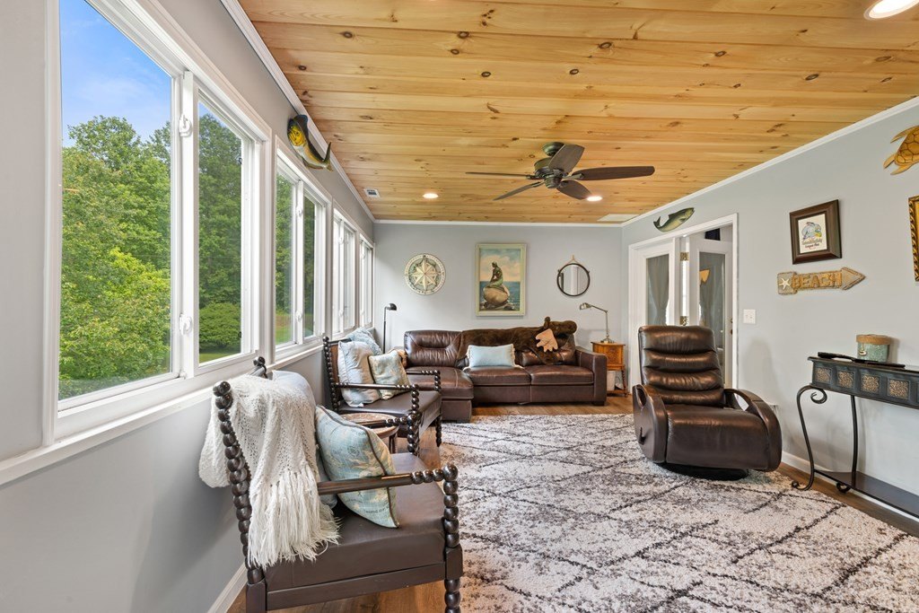 Murphy, North Carolina, 28906, United States, 2 Bedrooms Bedrooms, ,2 BathroomsBathrooms,Residential,For Sale,1923823