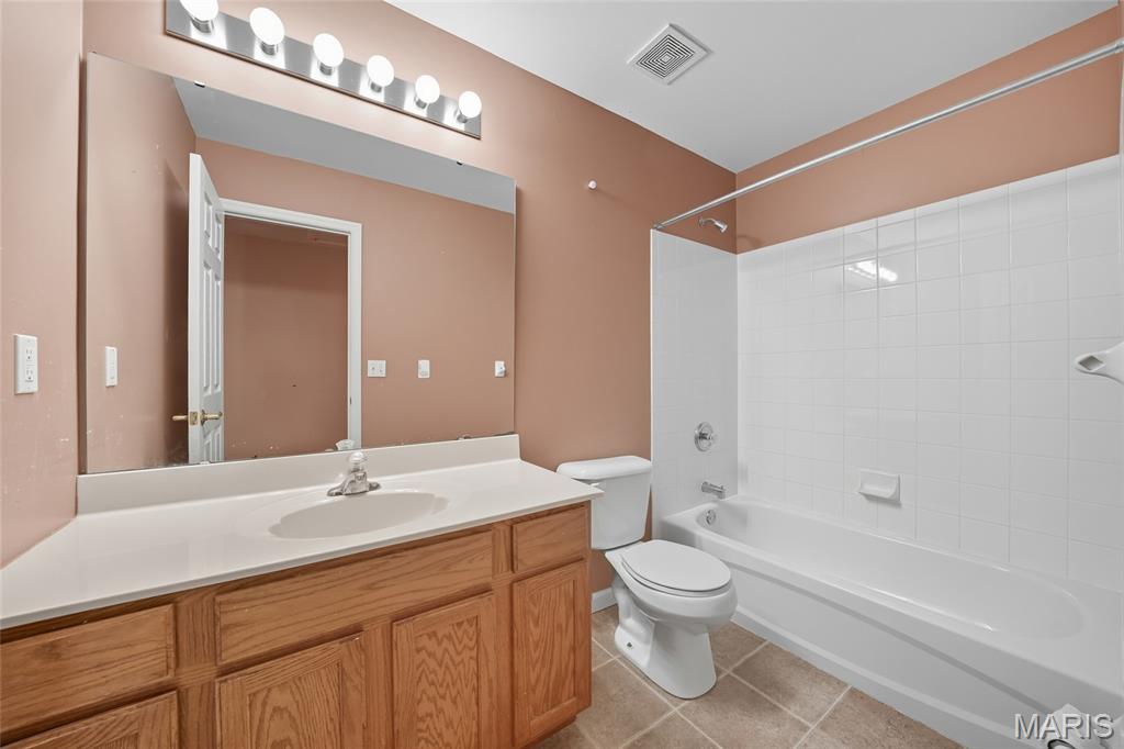 Eureka, Missouri, 63025, United States, 4 Bedrooms Bedrooms, ,3 BathroomsBathrooms,Residential,For Sale,1955087