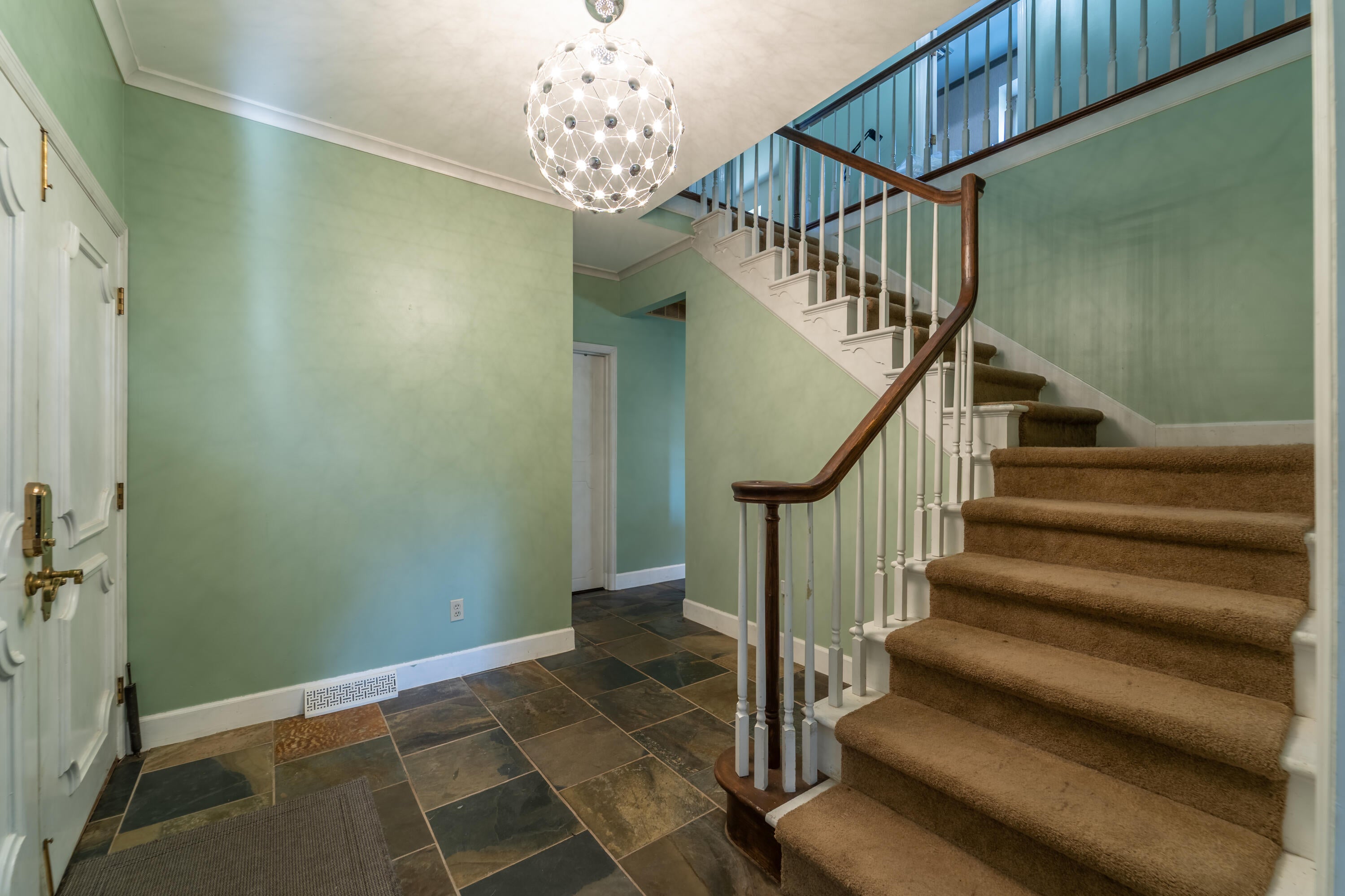 Lexington, Kentucky, 40502, United States, 4 Bedrooms Bedrooms, ,4 BathroomsBathrooms,Residential,For Sale,1976316