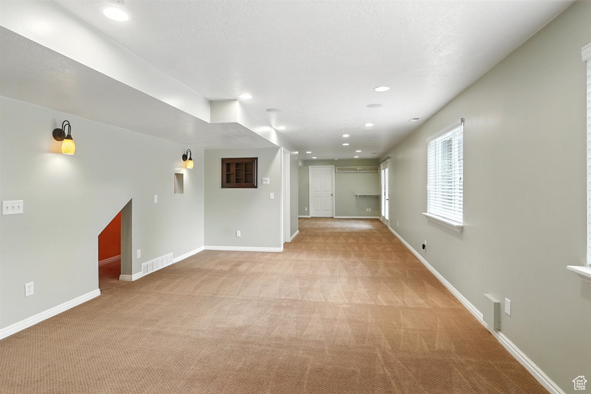 Bountiful, Utah, 84010, United States, 5 Bedrooms Bedrooms, ,4 BathroomsBathrooms,Residential,For Sale,1926219