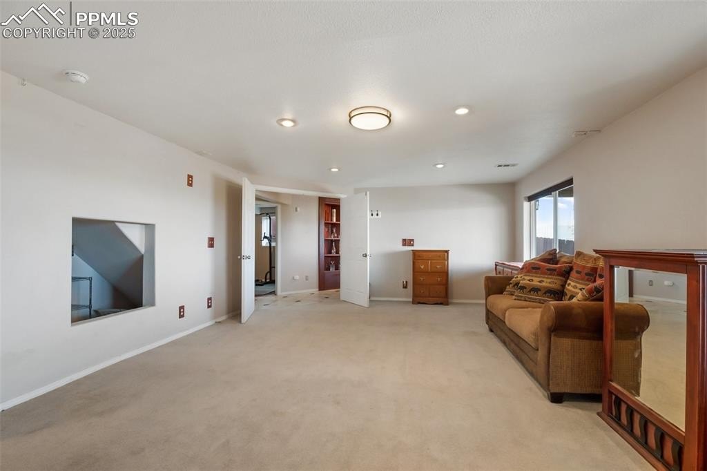 Colorado Springs, Colorado, 80951, United States, 5 Bedrooms Bedrooms, ,4 BathroomsBathrooms,Residential,For Sale,1882285