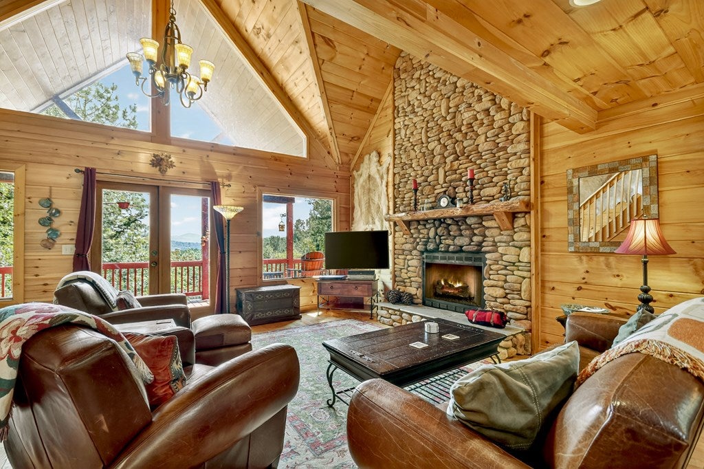 Blue Ridge, Georgia, 30513, United States, 3 Bedrooms Bedrooms, ,3 BathroomsBathrooms,Residential,For Sale,1965953