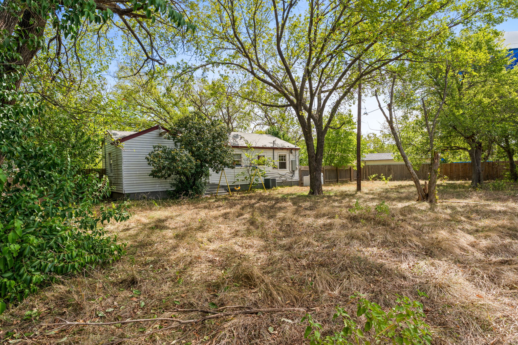 Charming Home, Near Downtown  On a Large Lot, Mature Trees, & No Rear Neighbors - 物件實景