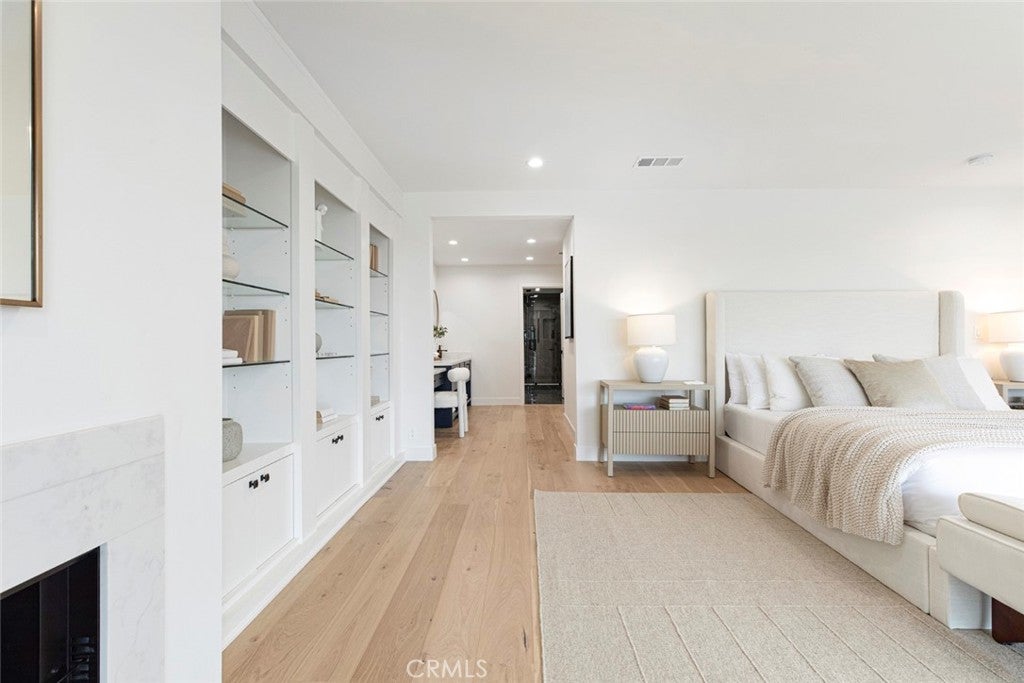 Encino, California, 91316, United States, 6 Bedrooms Bedrooms, ,5 BathroomsBathrooms,Residential,For Sale,1938851