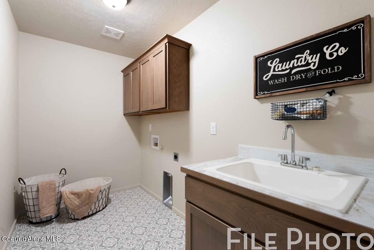 Rathdrum, Idaho, 83858, United States, 4 Bedrooms Bedrooms, ,1 BathroomBathrooms,Residential,For Sale,1956382