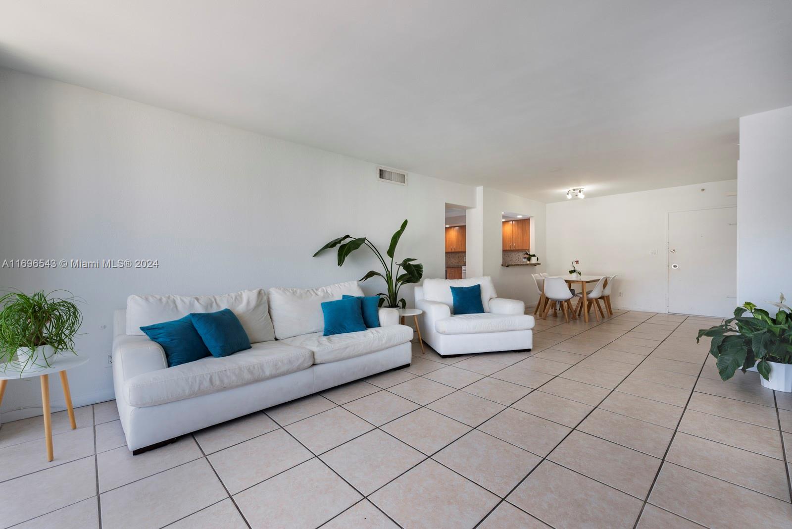 Miami Beach, Florida, 33140, United States, 2 Bedrooms Bedrooms, ,2 BathroomsBathrooms,Residential,For Sale,1712479