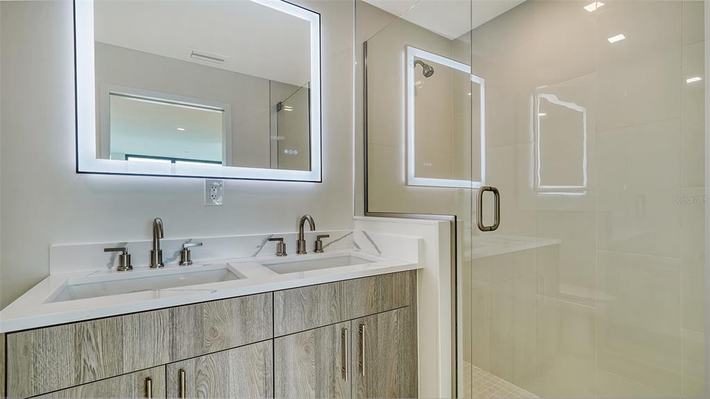 Sarasota, Florida, 34236, United States, 2 Bedrooms Bedrooms, ,2 BathroomsBathrooms,Residential,For Sale,1991932