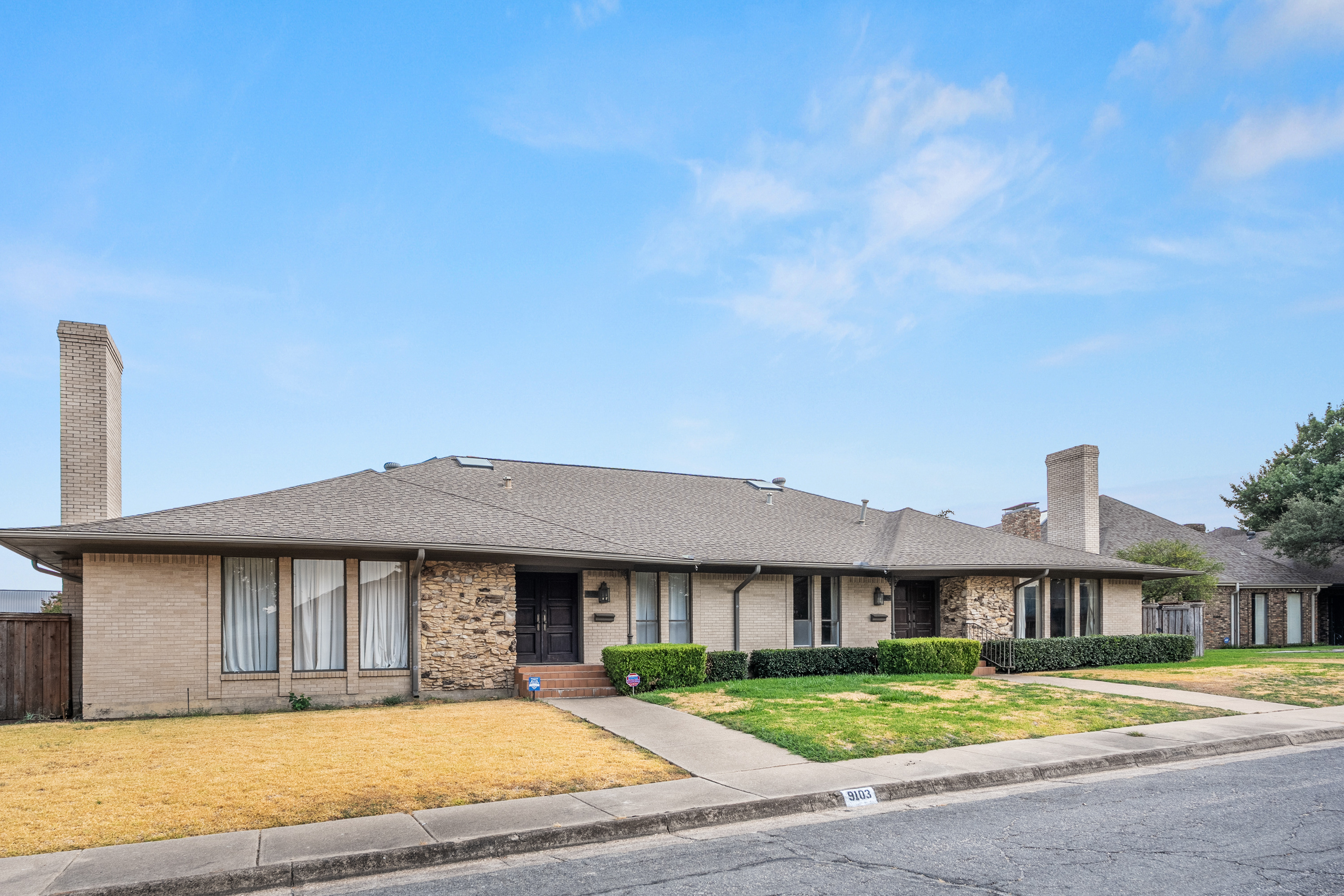  Exceptional Duplex Investment Opportunity in a Desirable Location - 物件實景