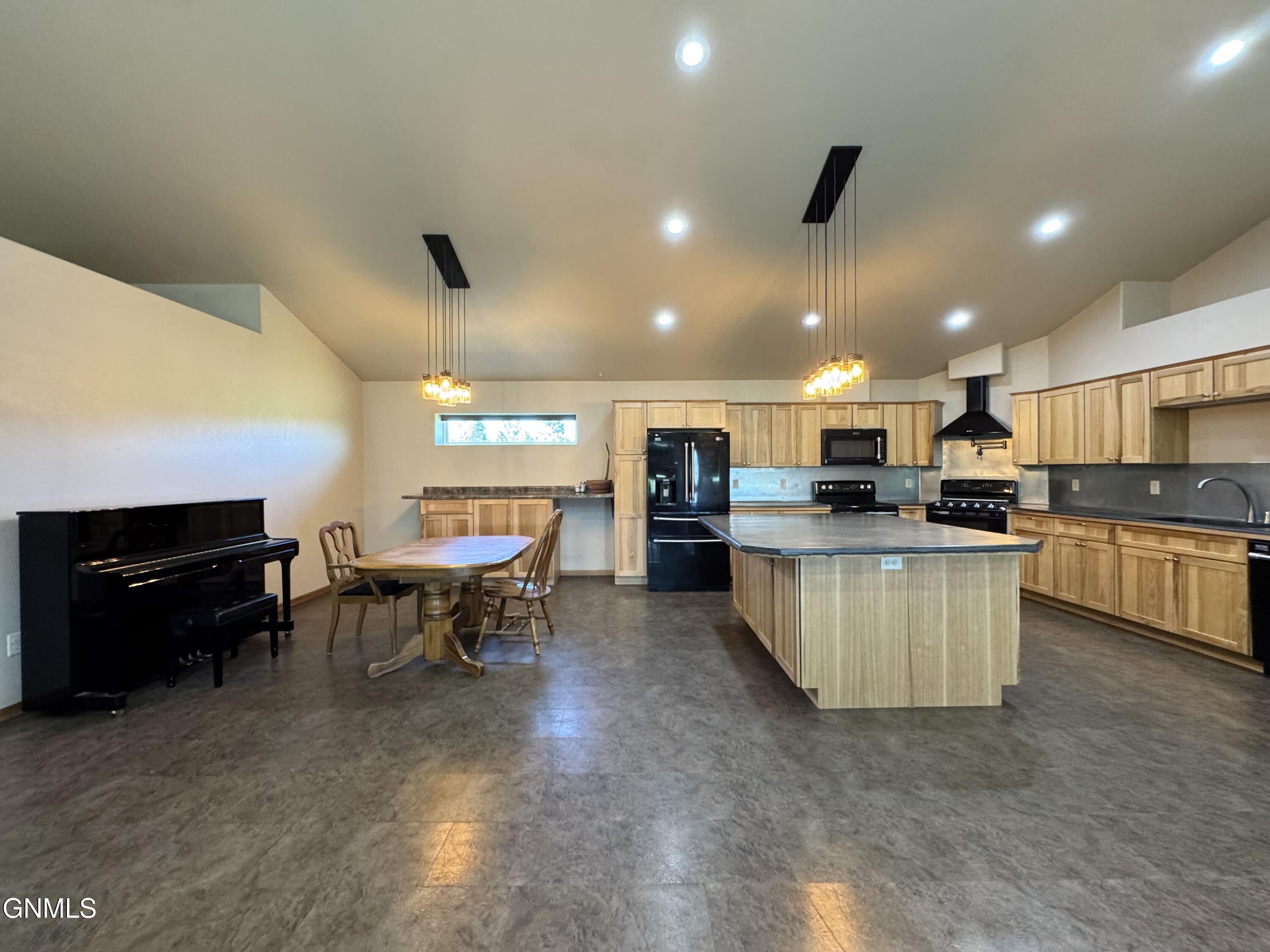 New Salem, North Dakota, 58563, United States, 7 Bedrooms Bedrooms, ,1 BathroomBathrooms,Residential,For Sale,1904775