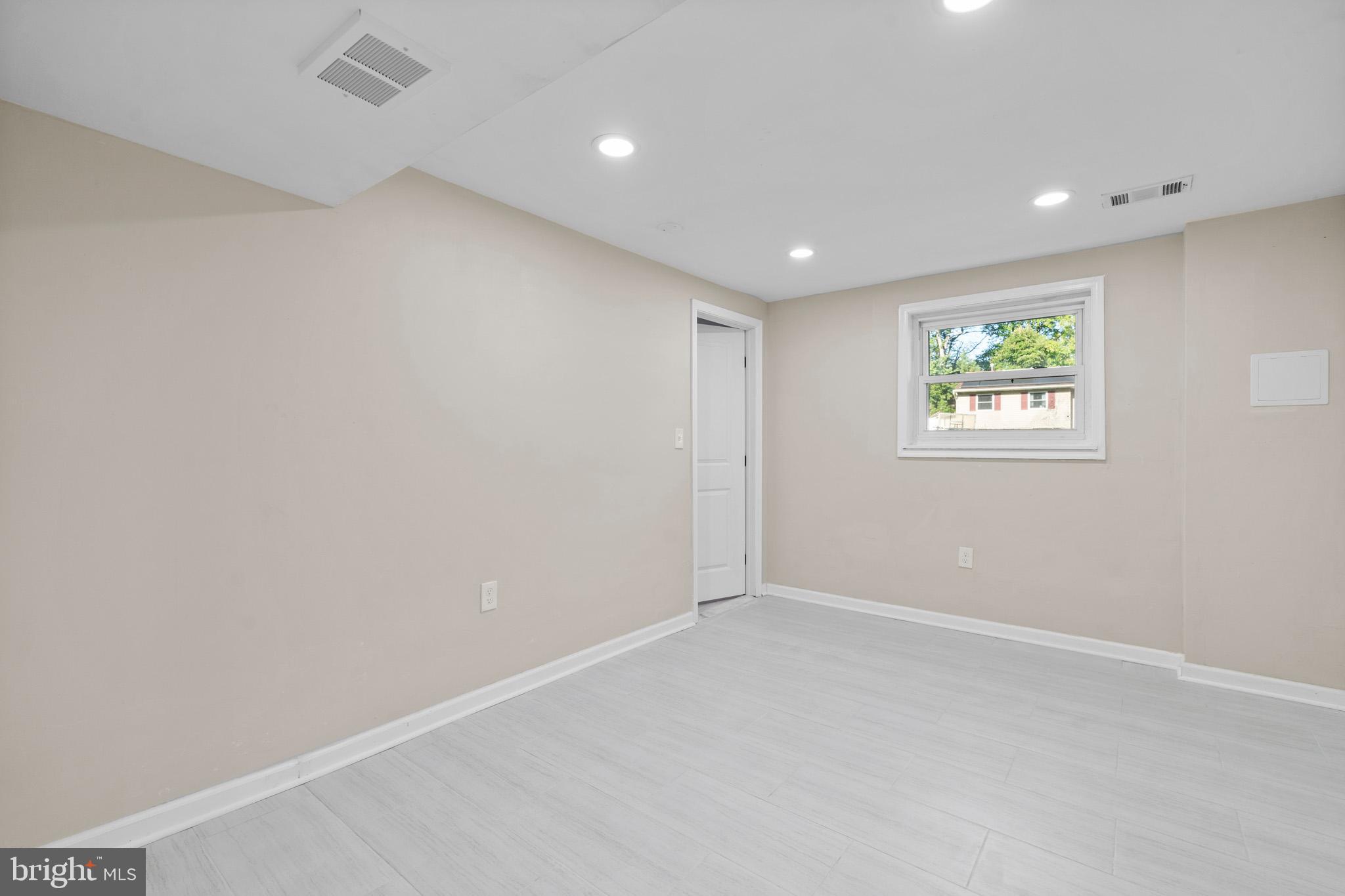 Riva, Maryland, 21140, United States, 5 Bedrooms Bedrooms, ,3 BathroomsBathrooms,Residential,For Sale,1984383