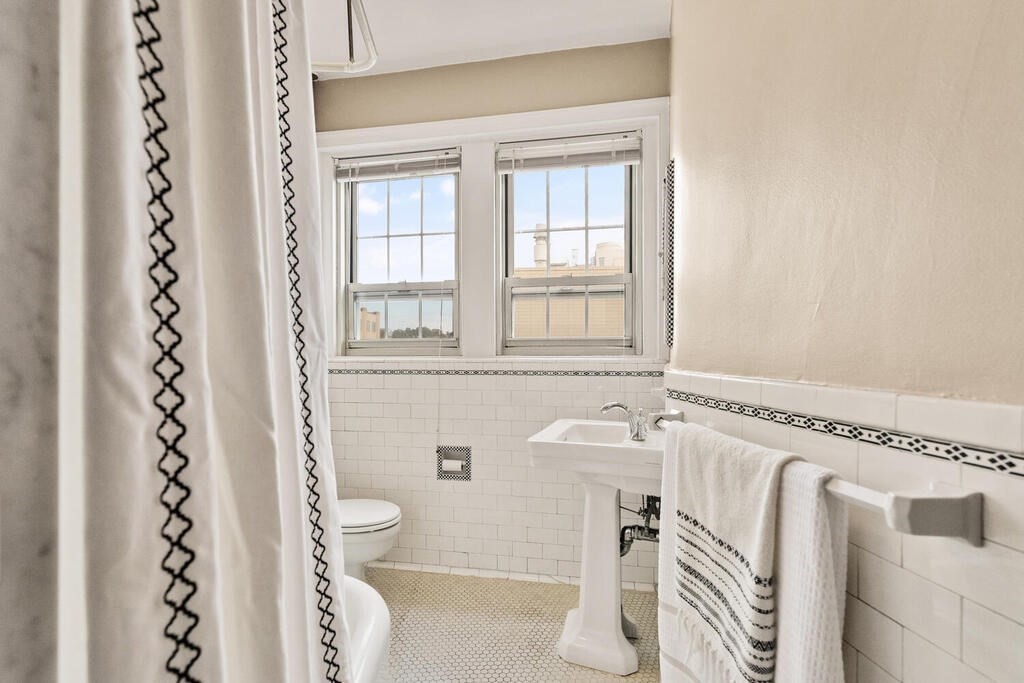 Cambridge, Massachusetts, 02140, United States, 2 Bedrooms Bedrooms, ,1 BathroomBathrooms,Residential,For Sale,1942143