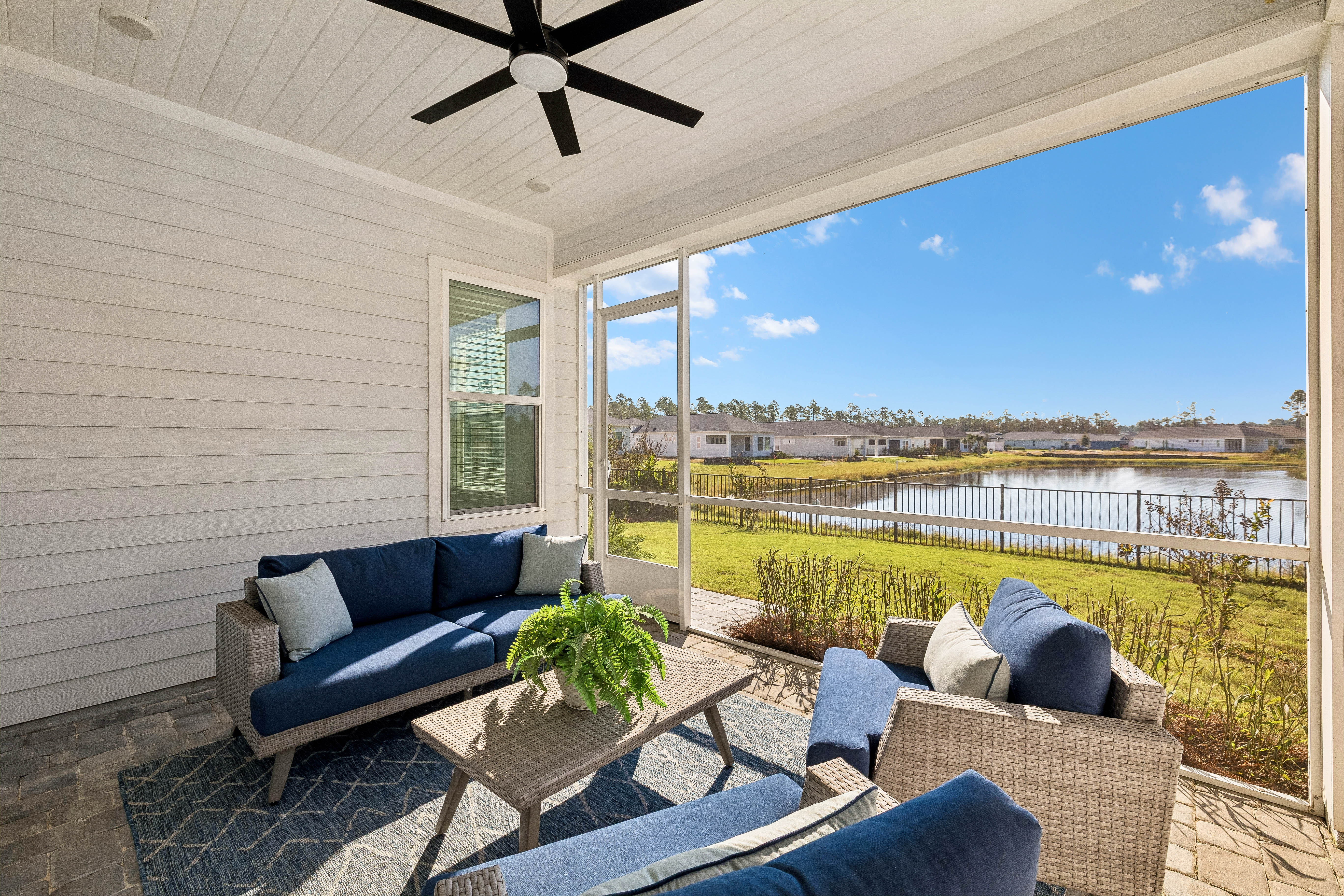  Refined Single-Level Living with Tranquil Pond Views - 物件實景