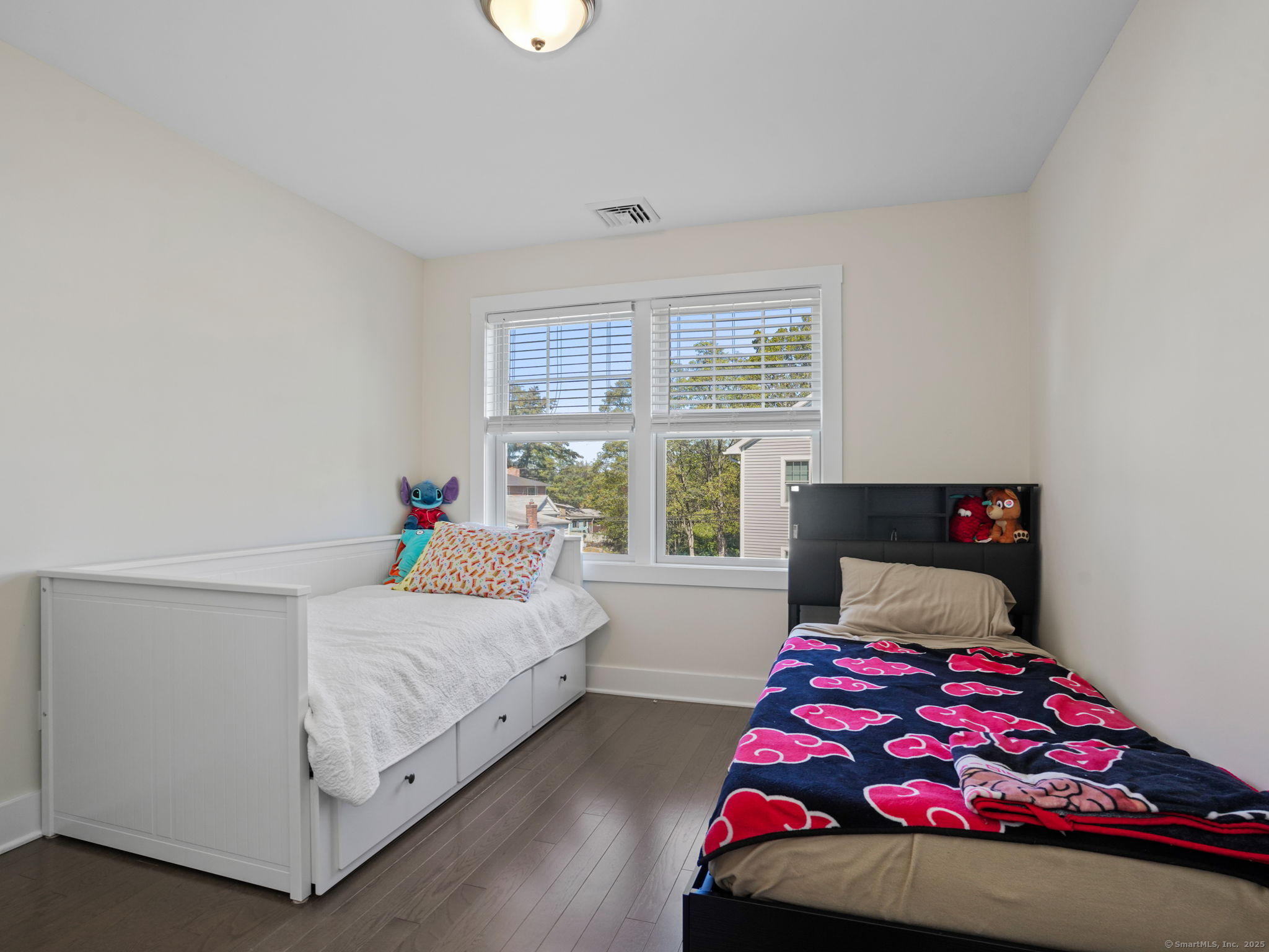 Fairfield, Connecticut, 06825, United States, 3 Bedrooms Bedrooms, ,3 BathroomsBathrooms,Residential,For Sale,1964162