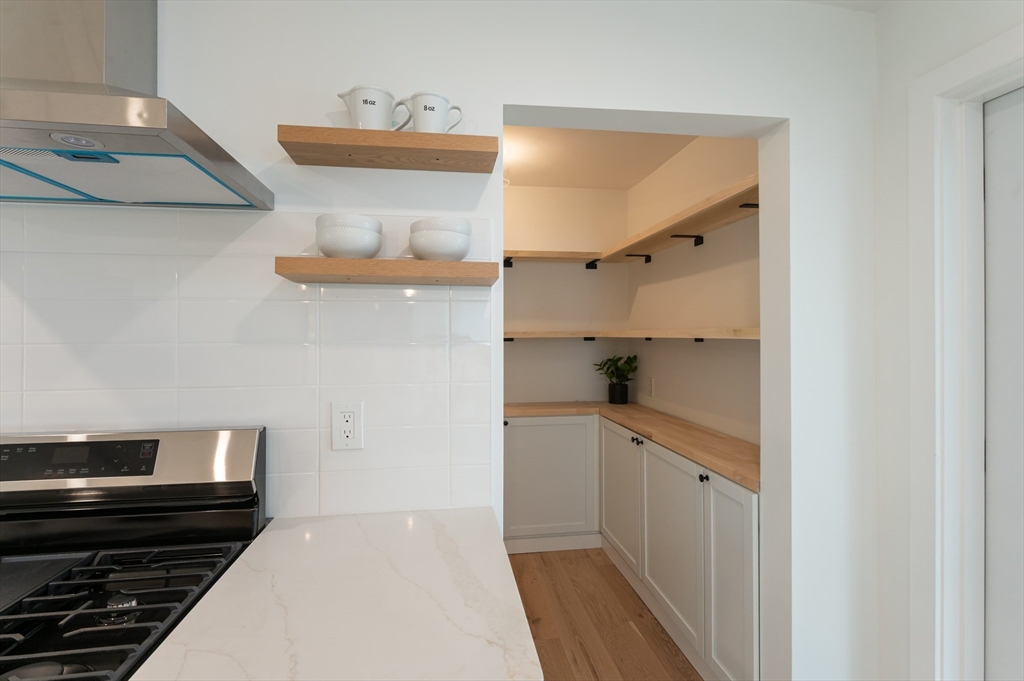 Haverhill, Massachusetts, 01830, United States, 4 Bedrooms Bedrooms, ,2 BathroomsBathrooms,Residential,For Sale,1991718