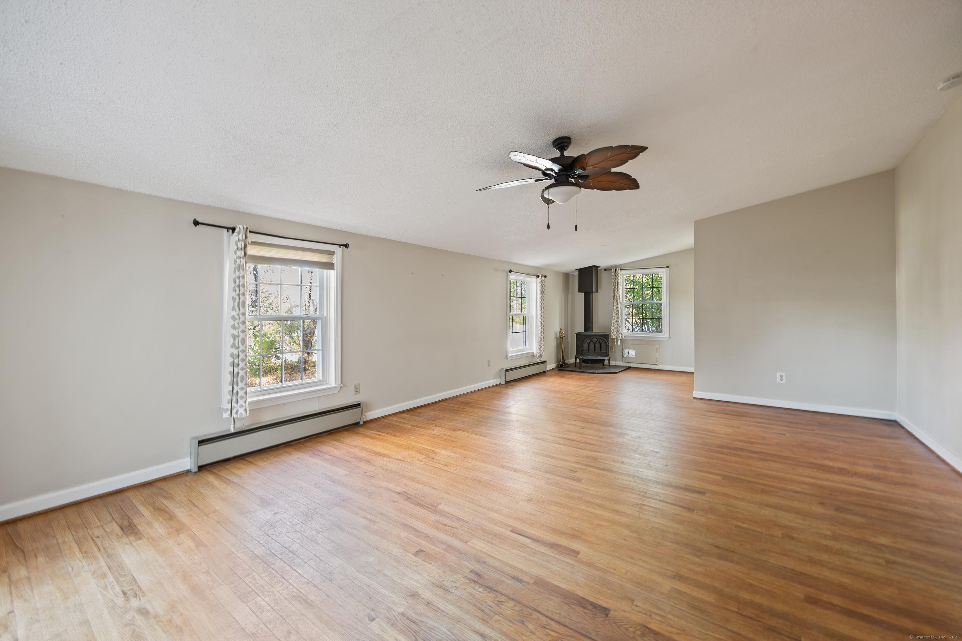 West Hartford, Connecticut, 06117, United States, 3 Bedrooms Bedrooms, ,3 BathroomsBathrooms,Residential,For Sale,1980487