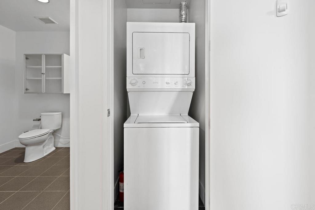 San Diego, California, 92101, United States, 2 Bedrooms Bedrooms, ,2 BathroomsBathrooms,Residential,For Sale,1992080