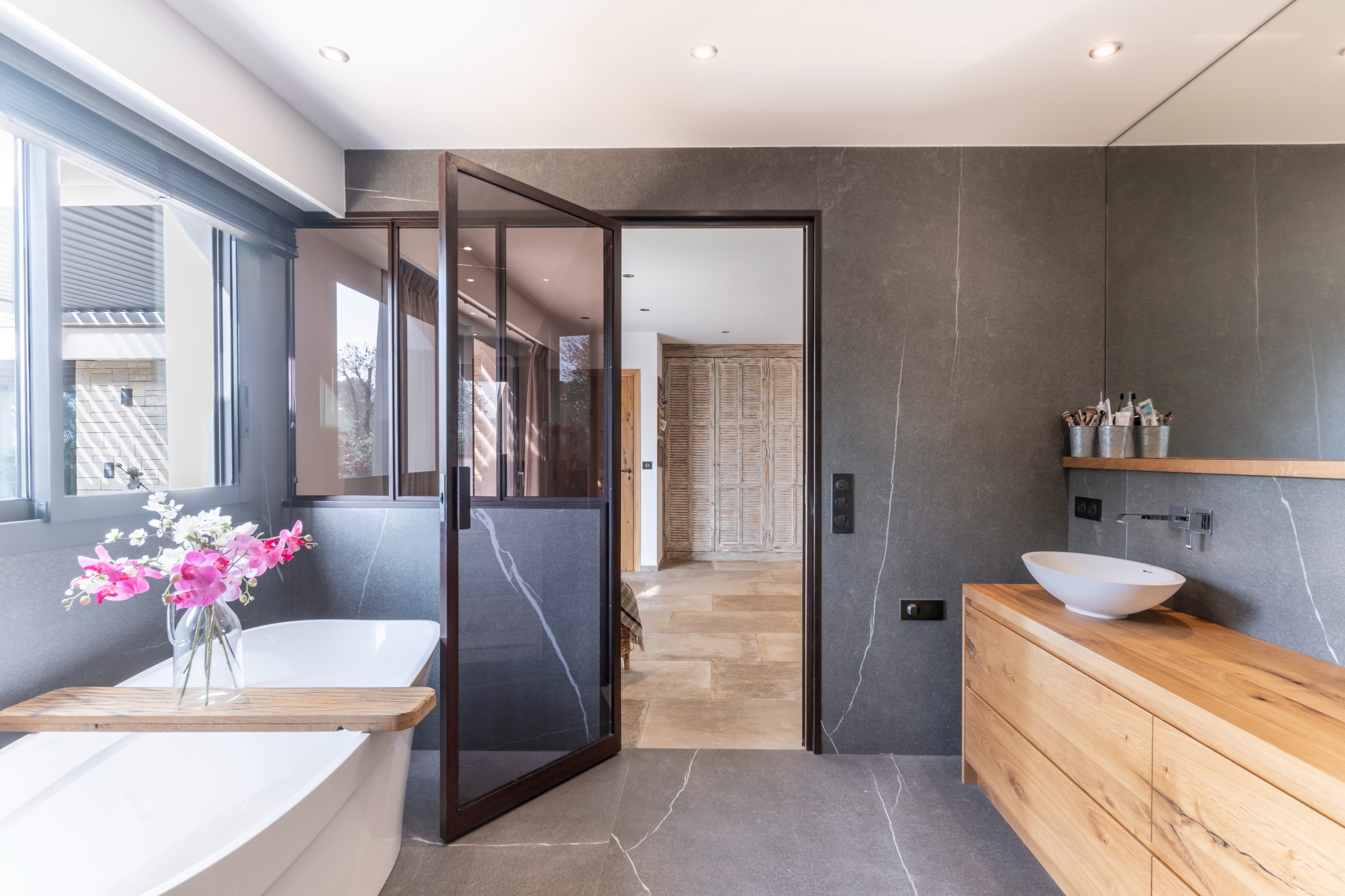  Mougins near Cannes, contemporary villa 283 sqm with pool in secure estate - 物件實景