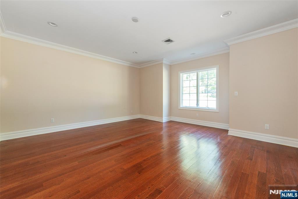 Paramus, New Jersey, 07652, United States, 6 Bedrooms Bedrooms, ,6 BathroomsBathrooms,Residential,For Sale,1947985