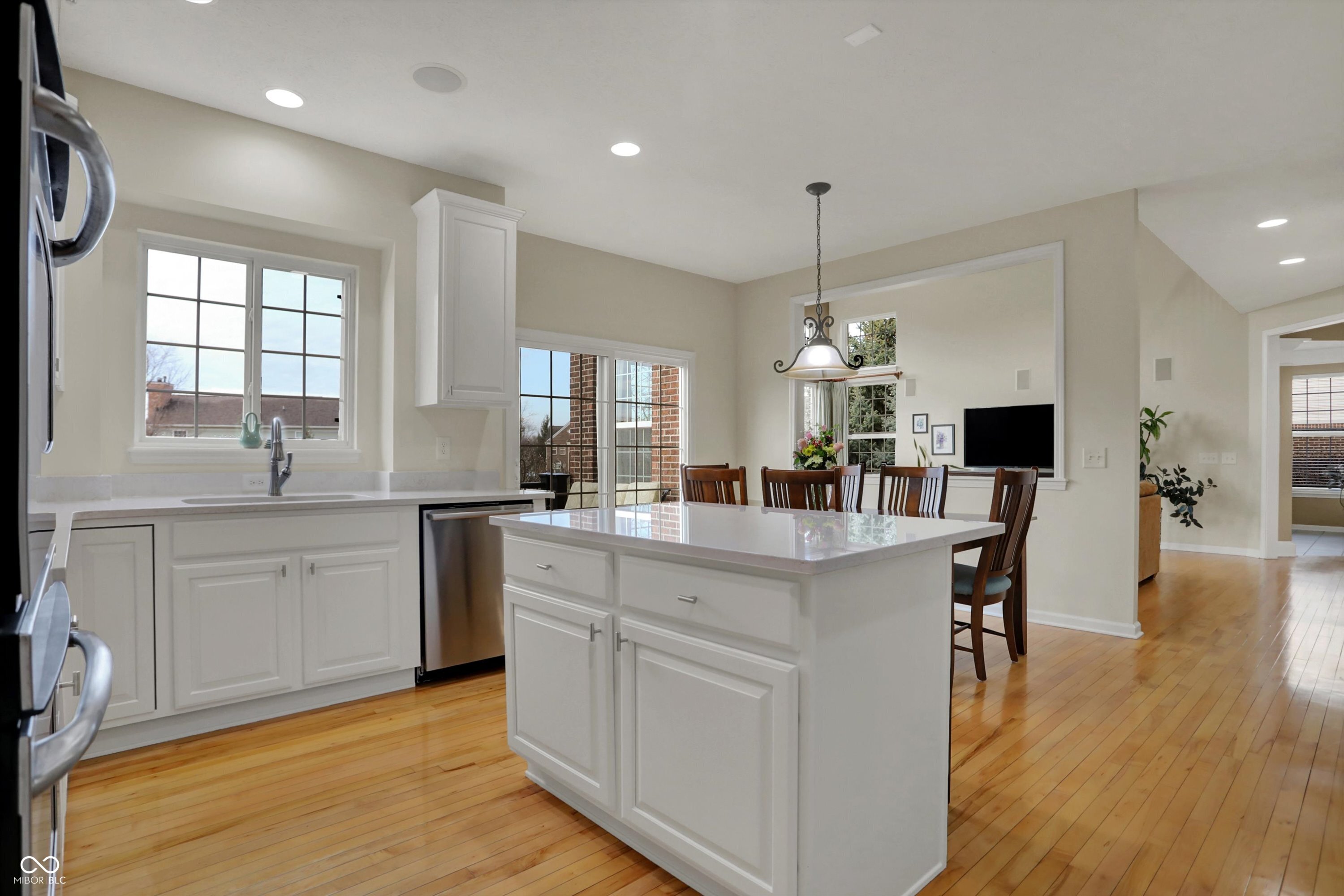 Zionsville, Indiana, 46077, United States, 4 Bedrooms Bedrooms, ,4 BathroomsBathrooms,Residential,For Sale,1880613