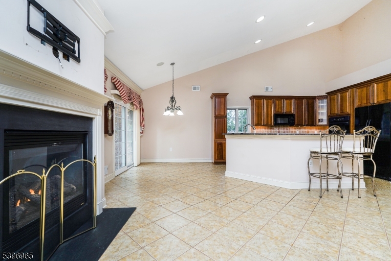 Franklin Twp., New Jersey, 08873, United States, 2 Bedrooms Bedrooms, ,3 BathroomsBathrooms,Residential,For Sale,1992917