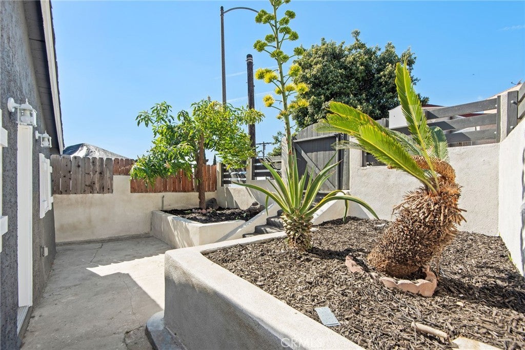 Los Angeles, California, 90063, United States, 3 Bedrooms Bedrooms, ,1 BathroomBathrooms,Residential,For Sale,1729506