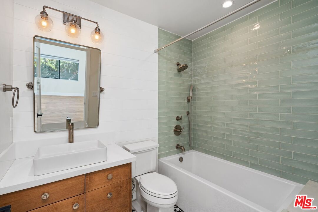 Woodland Hills, California, 91367, United States, 5 Bedrooms Bedrooms, ,3 BathroomsBathrooms,Residential,For Sale,1925987