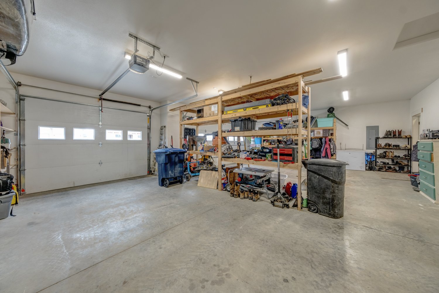 Ranchester, Wyoming, 82839, United States, 4 Bedrooms Bedrooms, ,3 BathroomsBathrooms,Residential,For Sale,1990445