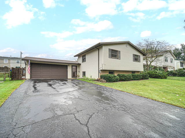 Northway Dr, Hanover Park, IL 60133