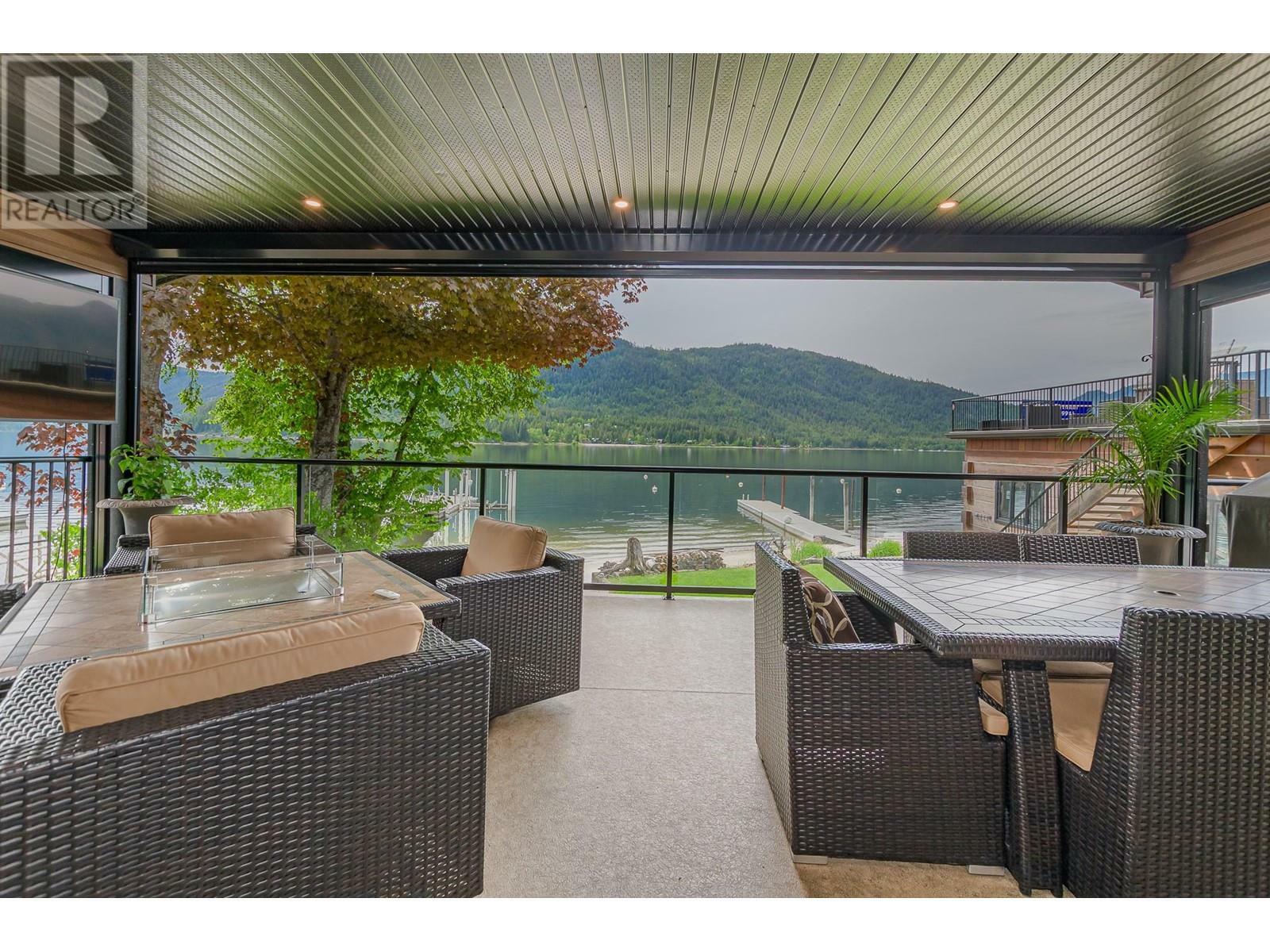 SICAMOUS, British Columbia, V0E 2V1, CA, 3 Bedrooms Bedrooms, ,3 BathroomsBathrooms,Residential,For Sale,1837122
