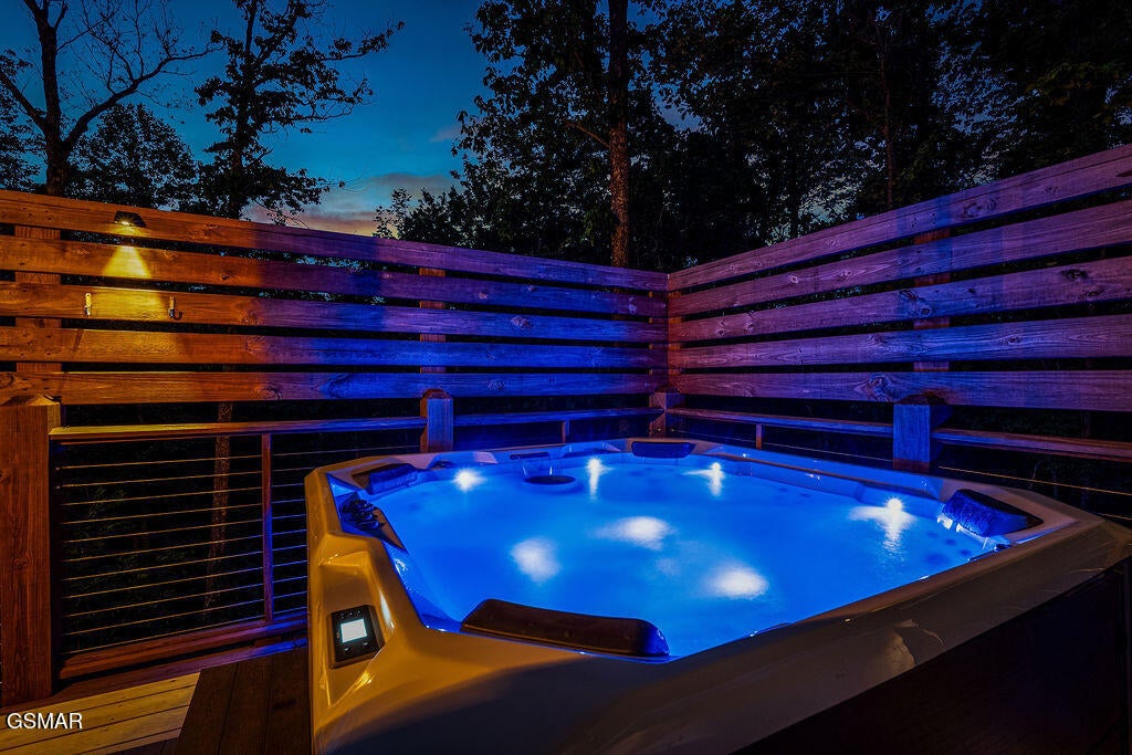 Gatlinburg, Tennessee, 37738, United States, 3 Bedrooms Bedrooms, ,5 BathroomsBathrooms,Residential,For Sale,2034960