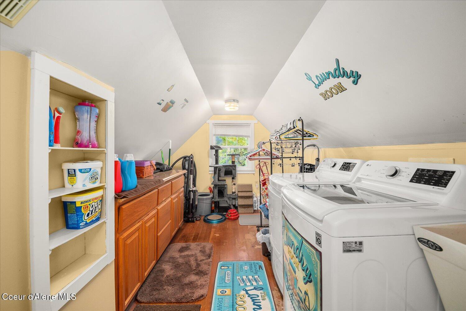 Metaline Falls, Washington, 99153, United States, 5 Bedrooms Bedrooms, ,3 BathroomsBathrooms,Residential,For Sale,1980097