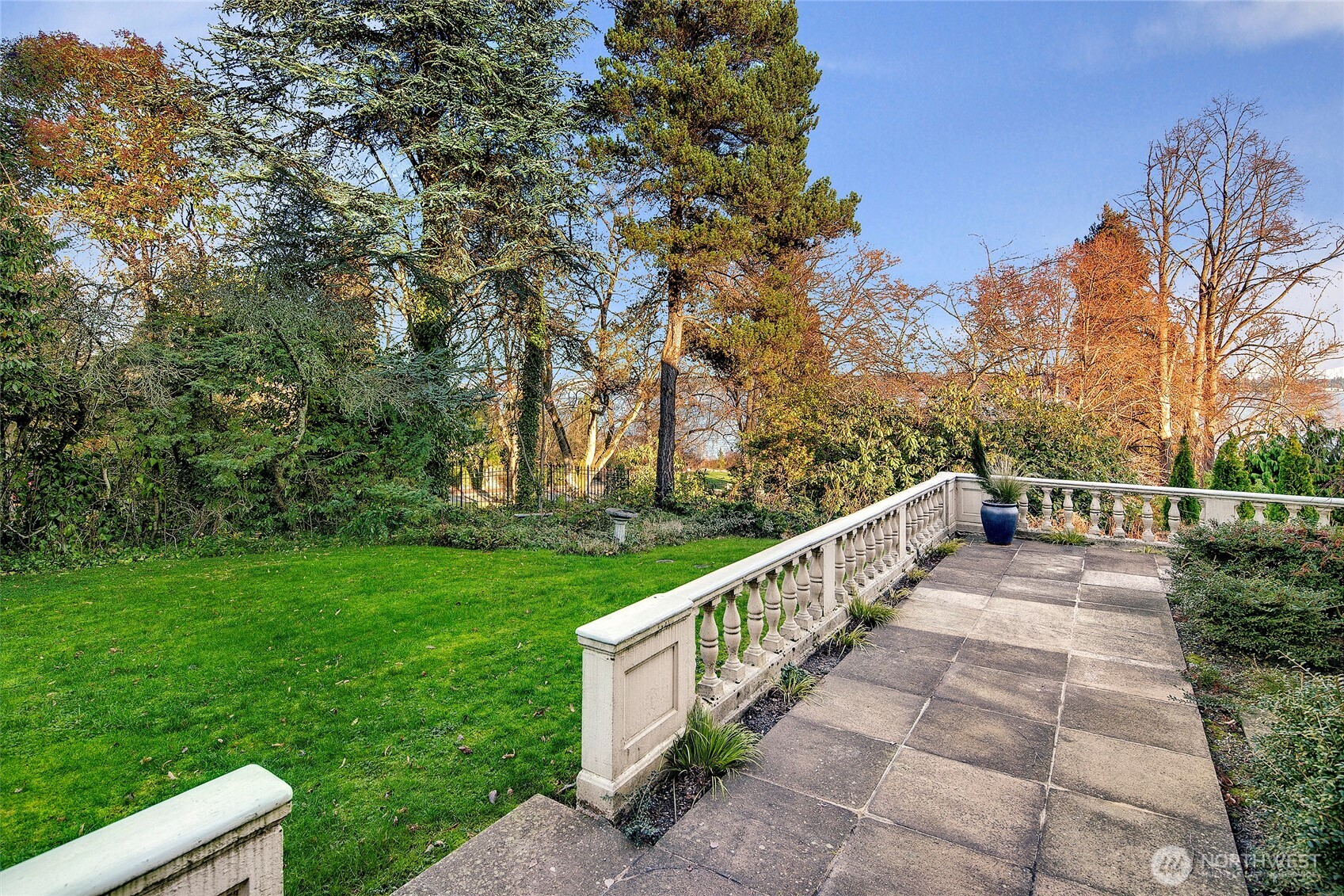 Seattle, Washington, 98112, United States, 4 Bedrooms Bedrooms, ,3 BathroomsBathrooms,Residential,For Sale,1770318