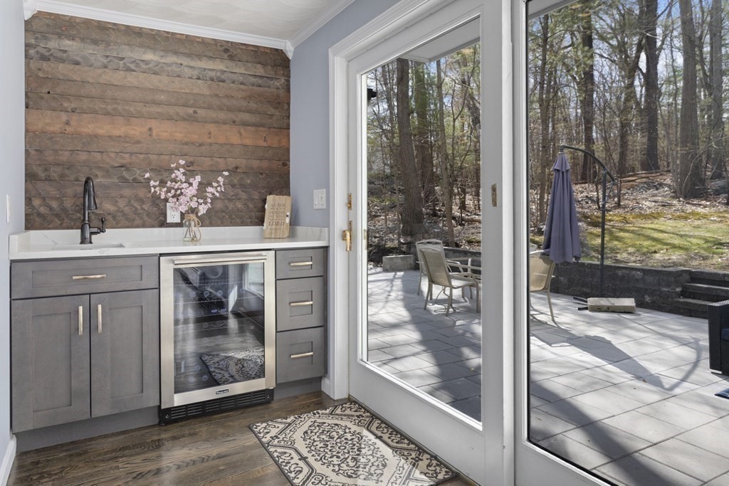 Saugus, Massachusetts, 01906, United States, 3 Bedrooms Bedrooms, ,3 BathroomsBathrooms,Residential,For Sale,1931049