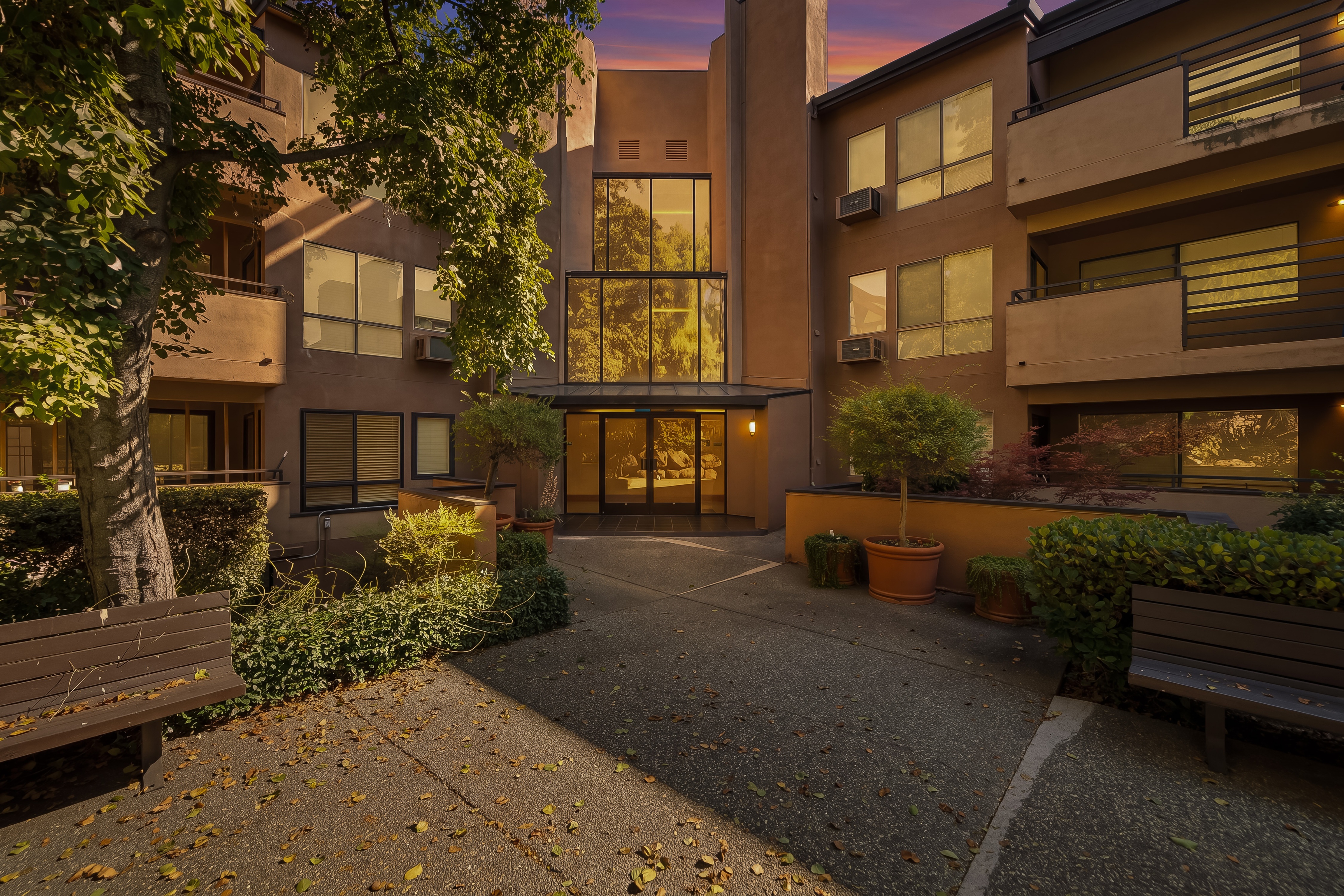  Beautifully Updated Top-Floor Living with Tranquil Courtyard Views - 物件實景