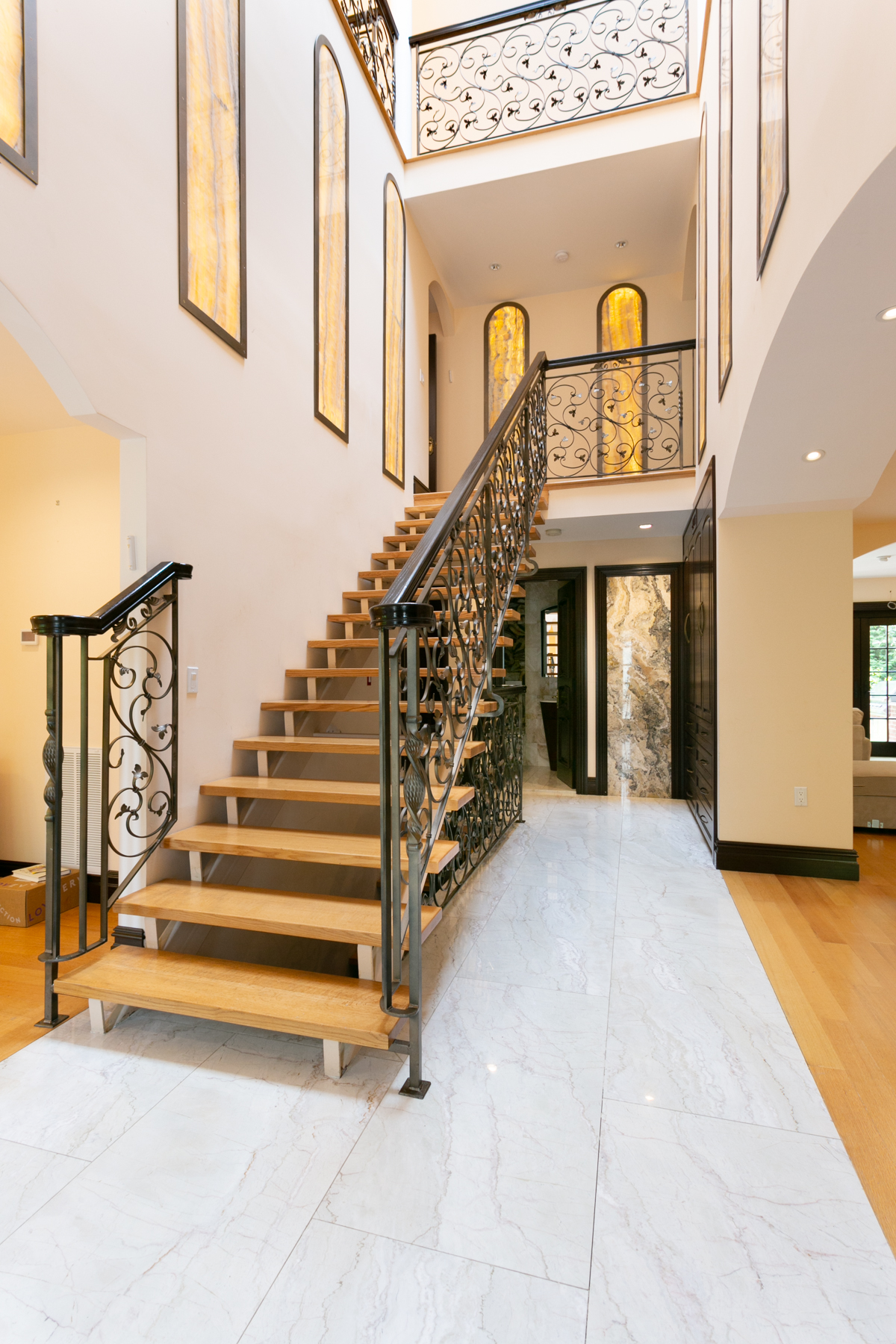  ?GREEK REVIVAL CENTER HALL COLONIAL? - 物件實景